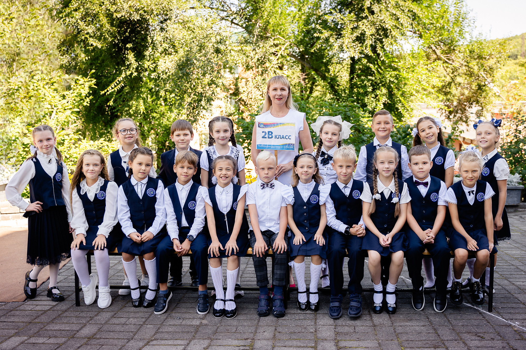 Общее фото / Виньетка Школа. Детский и Школьный фотограф во Владивостоке. Выпускные альбомы