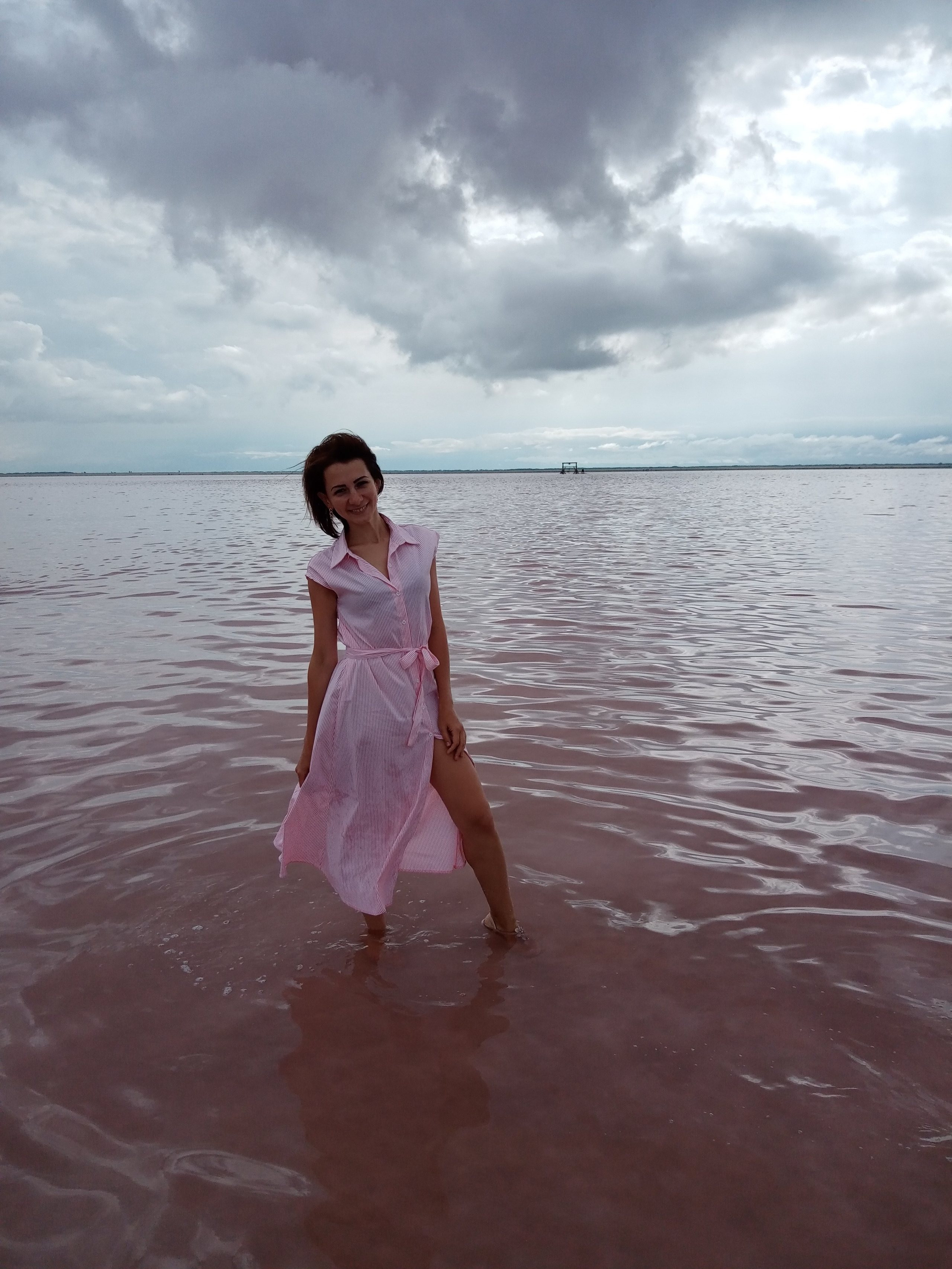 Море, Розовое озеро, Бурсоль, рельсы, девушка, небо