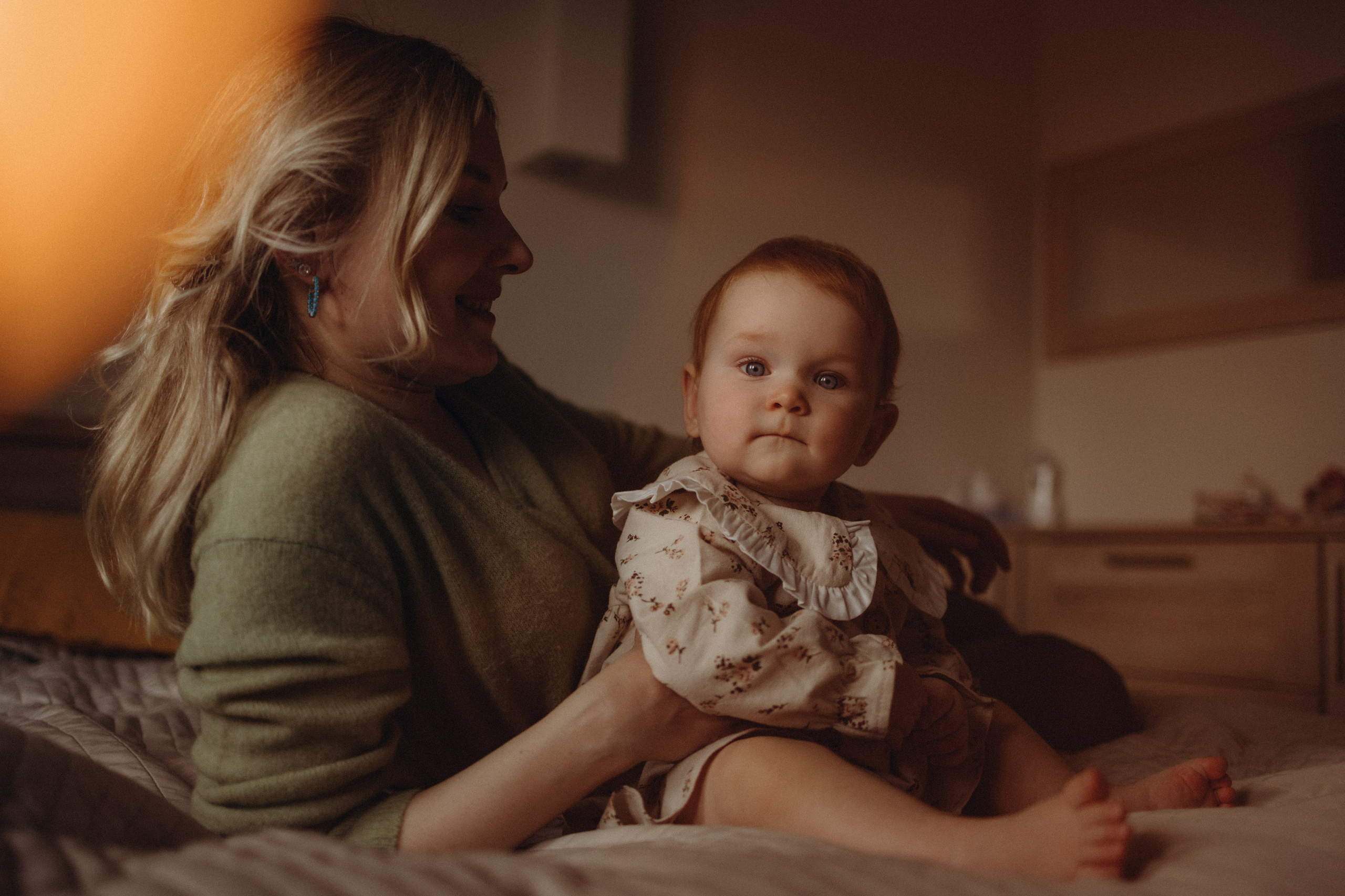 Домашняя фотосессия мамы и маленькой дочки Мирославы. Семейный фотограф в Москве и Люберцах Юлия Гуськова