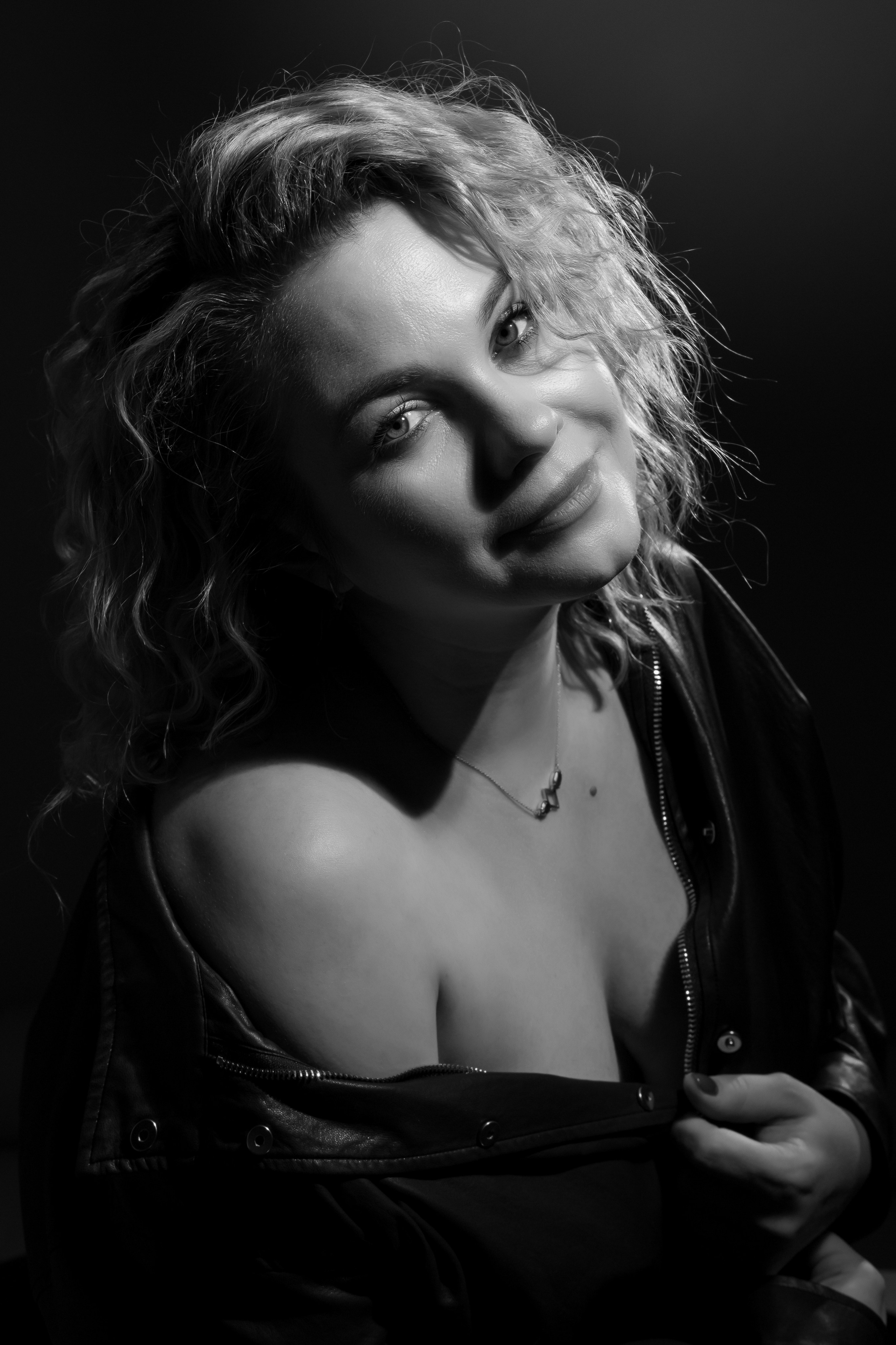 ЧБ портреты. Фотостудия Алматы. Фотосъемка Алматы. Фотосессия Алматы. Фотокурсы. Обучение фотографии. Аренда студии