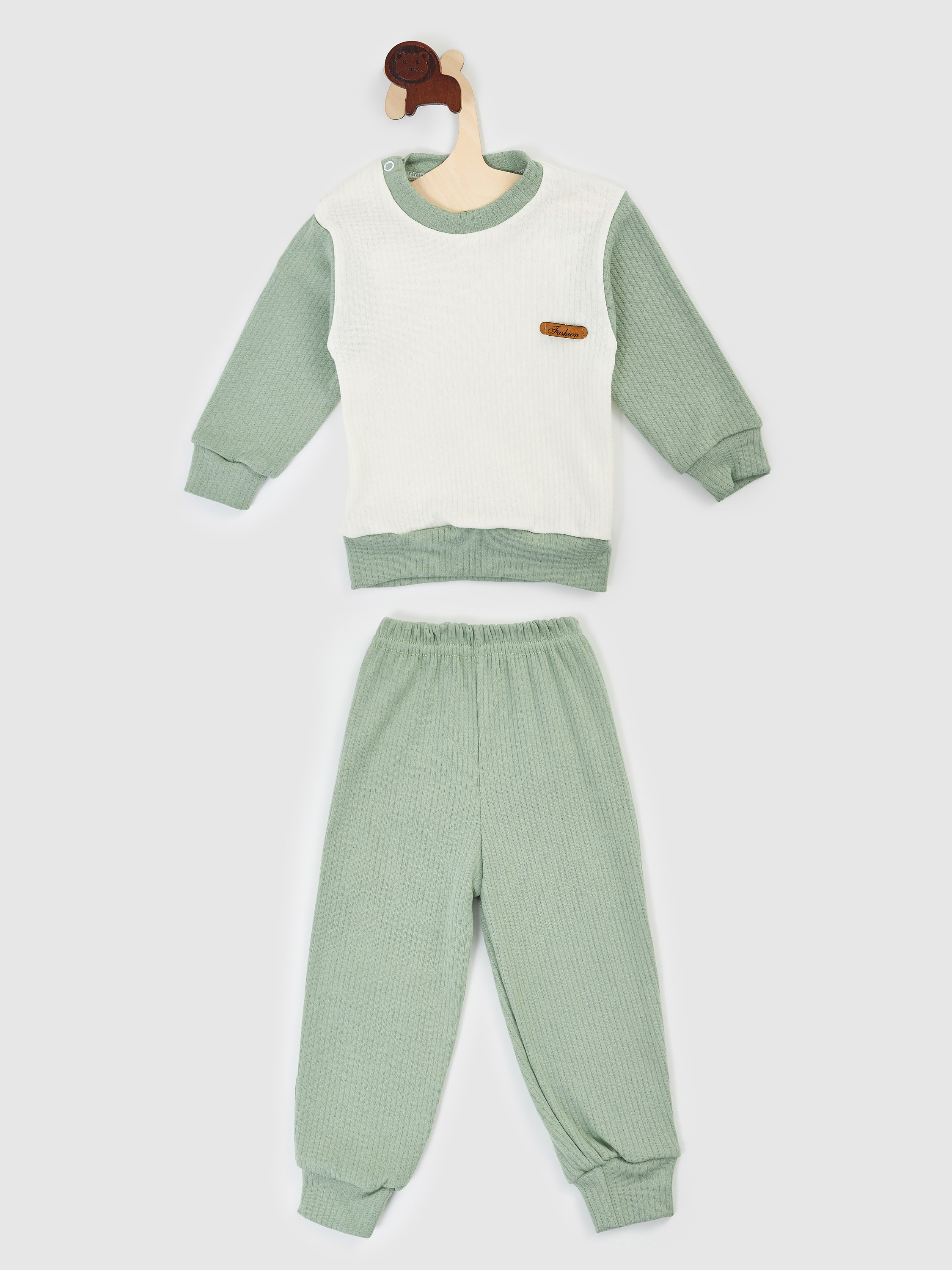 Фотосъемка детской одежды раскладкой для маркетплейсов. Алексей Темнов — фотограф в Пятигорске