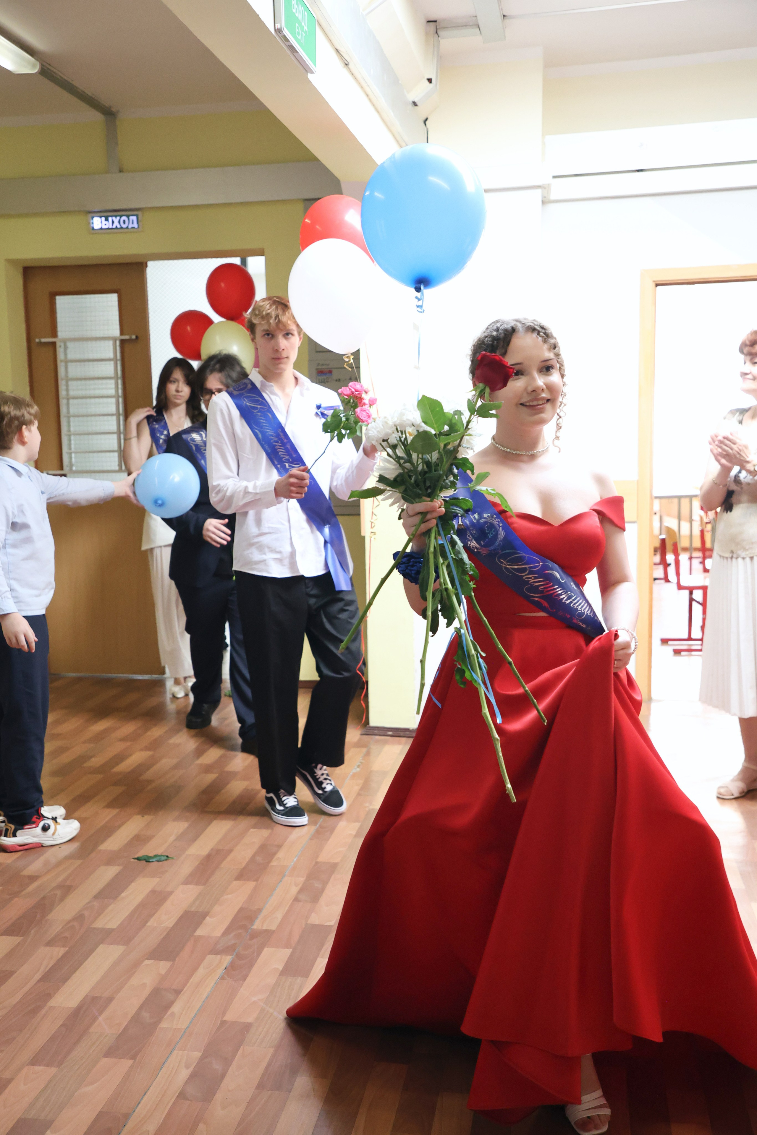 Выпускной в жизнь. Школьные выпускные альбомы в Москве Марина Николаева