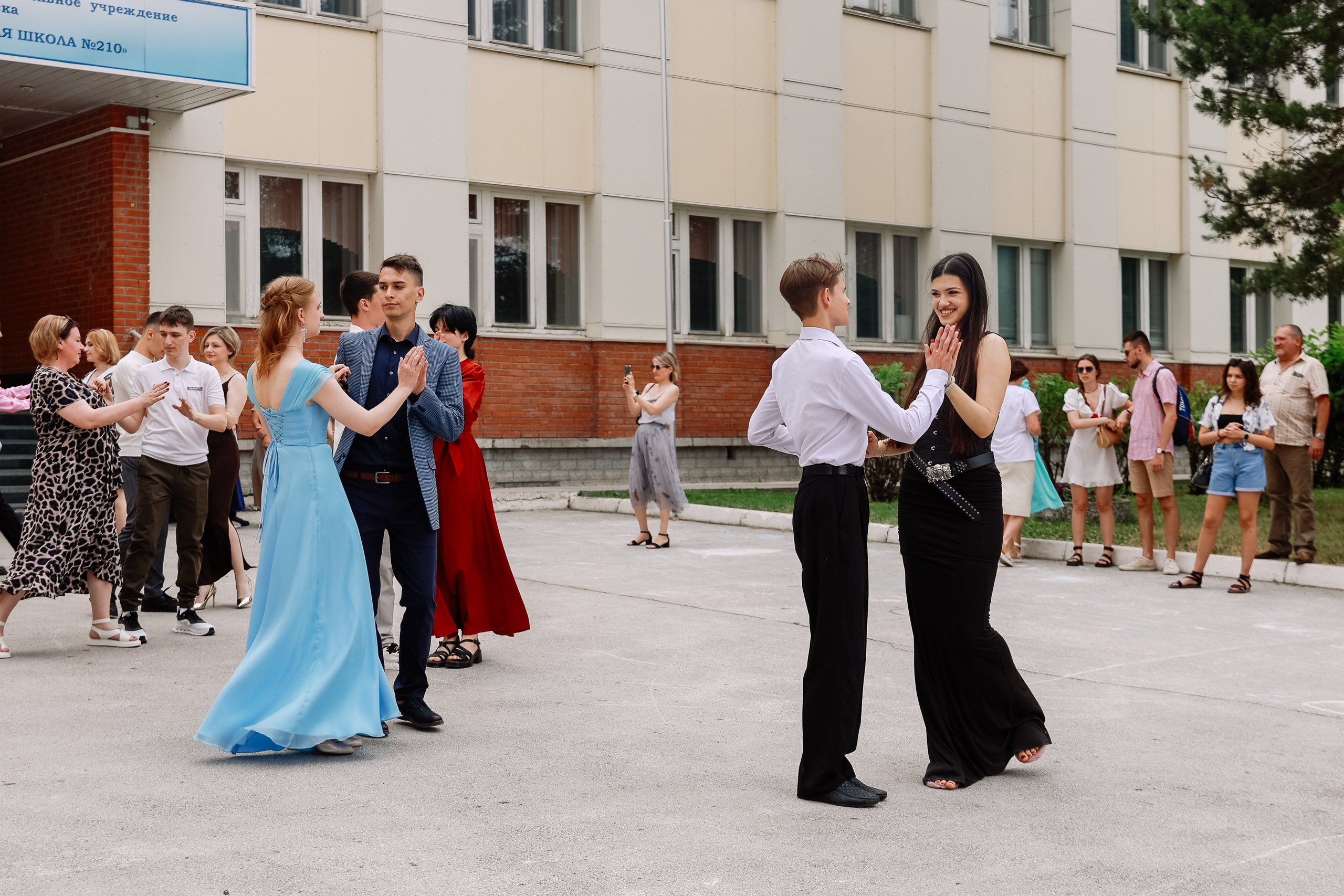 Выдача Аттестатов школа 210. Фотограф Юлия Мальцева