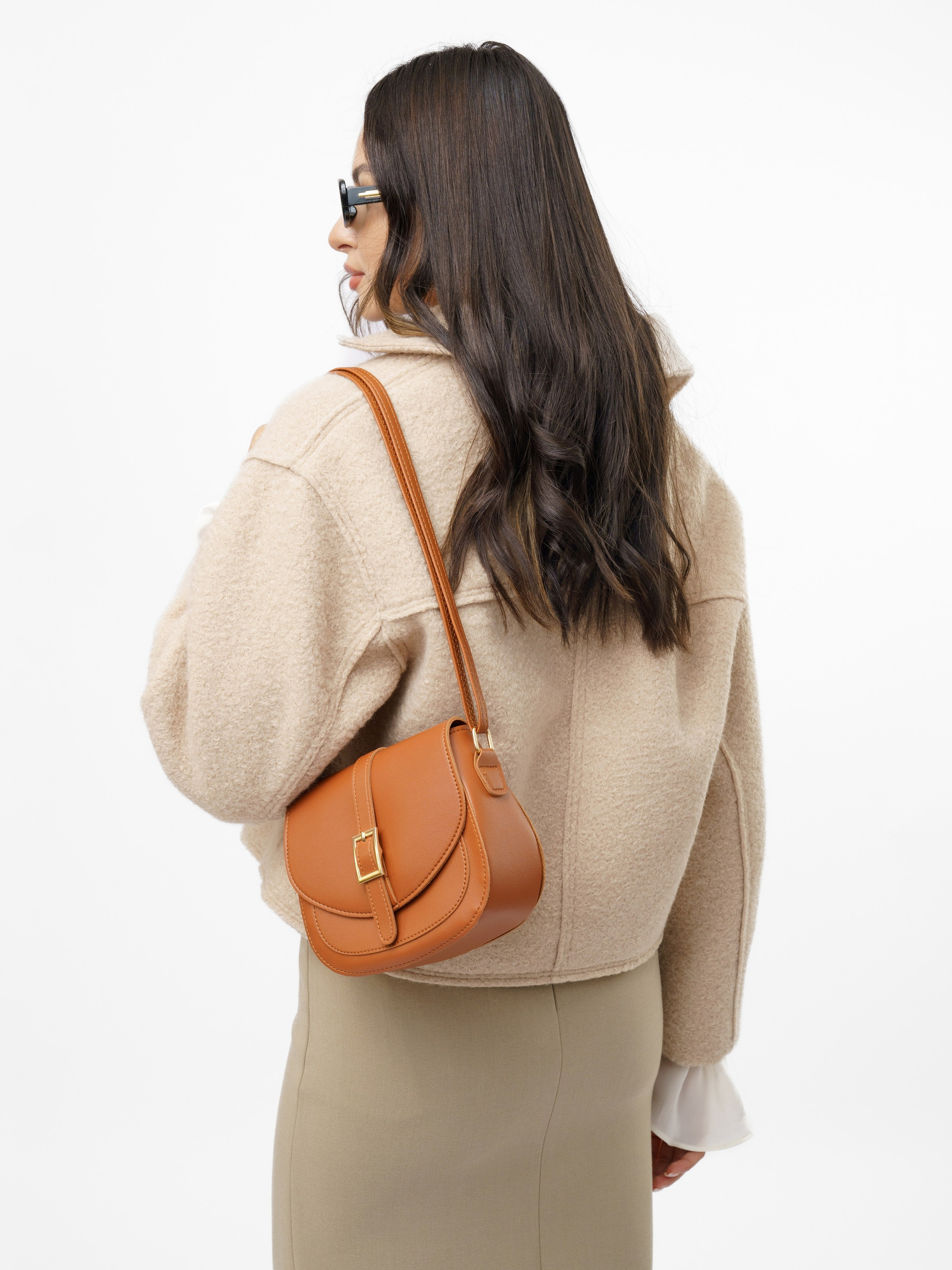 Съемка сумок со стилистом. KED Production — продакшн из СПб. Создаём фото, видео и контент, который помогает брендам и селлерам продавать больше