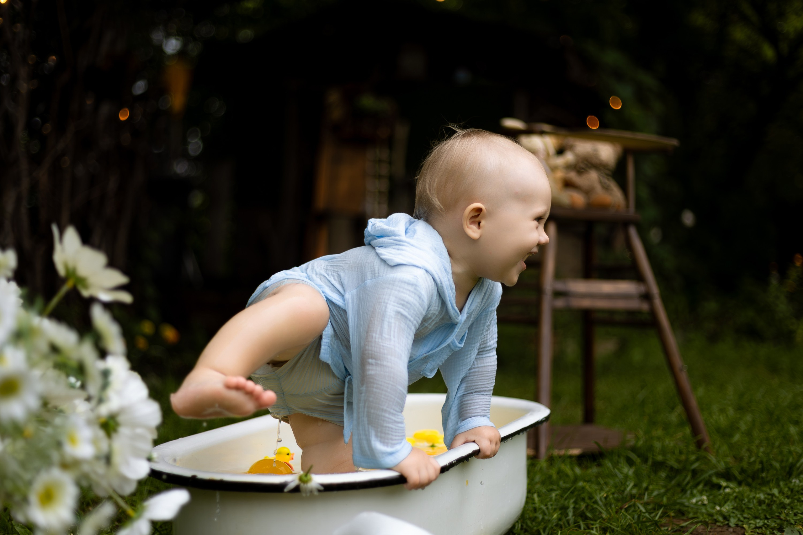 детская фотосессия в ванночке девочка и мальчик, ванна с молоком, ванна с уточками, ванна с цитрусами, ванна с ромашками