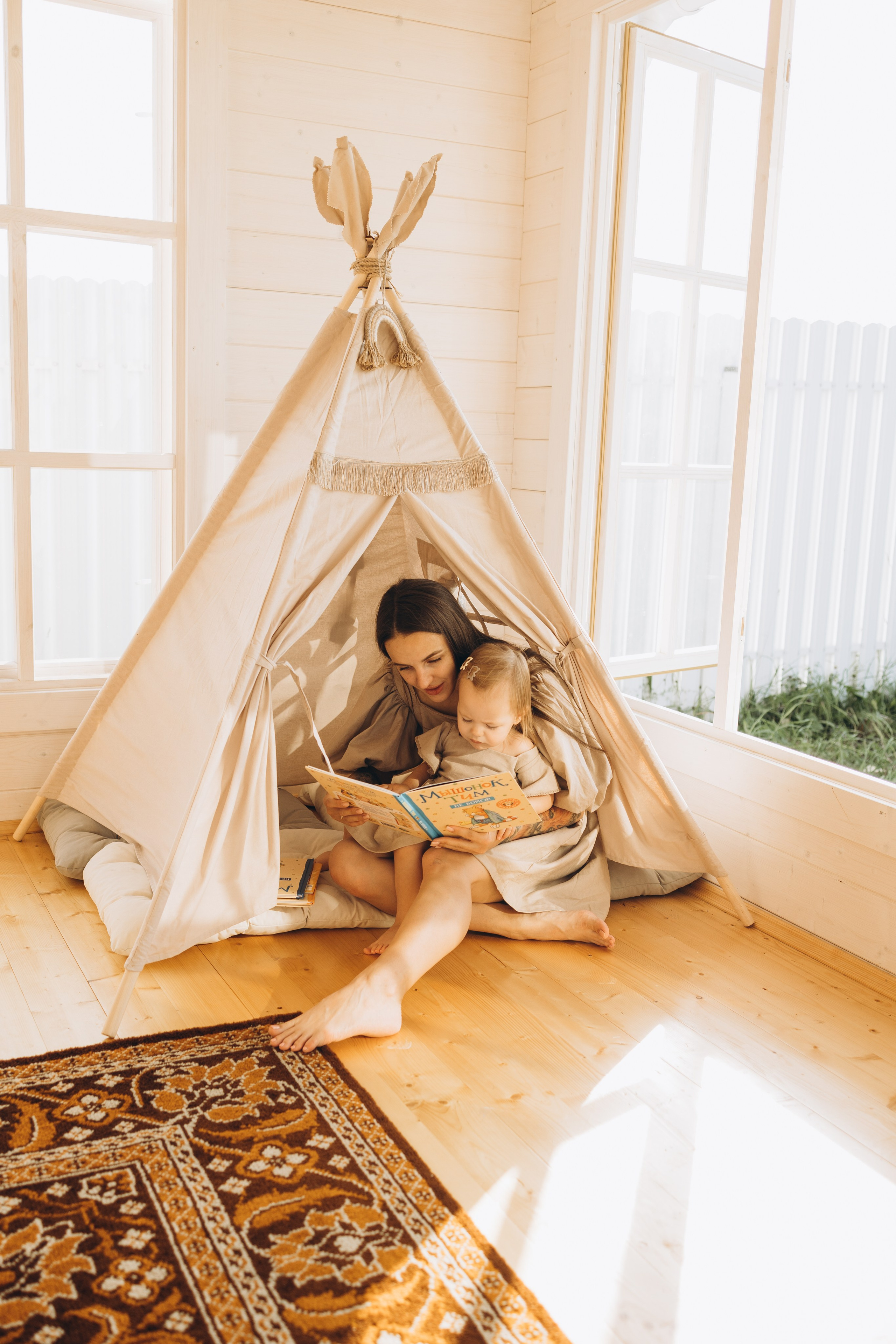 Оля и Мирослава Беседка. Семейный фотограф в Москве Виктория Ястребинская