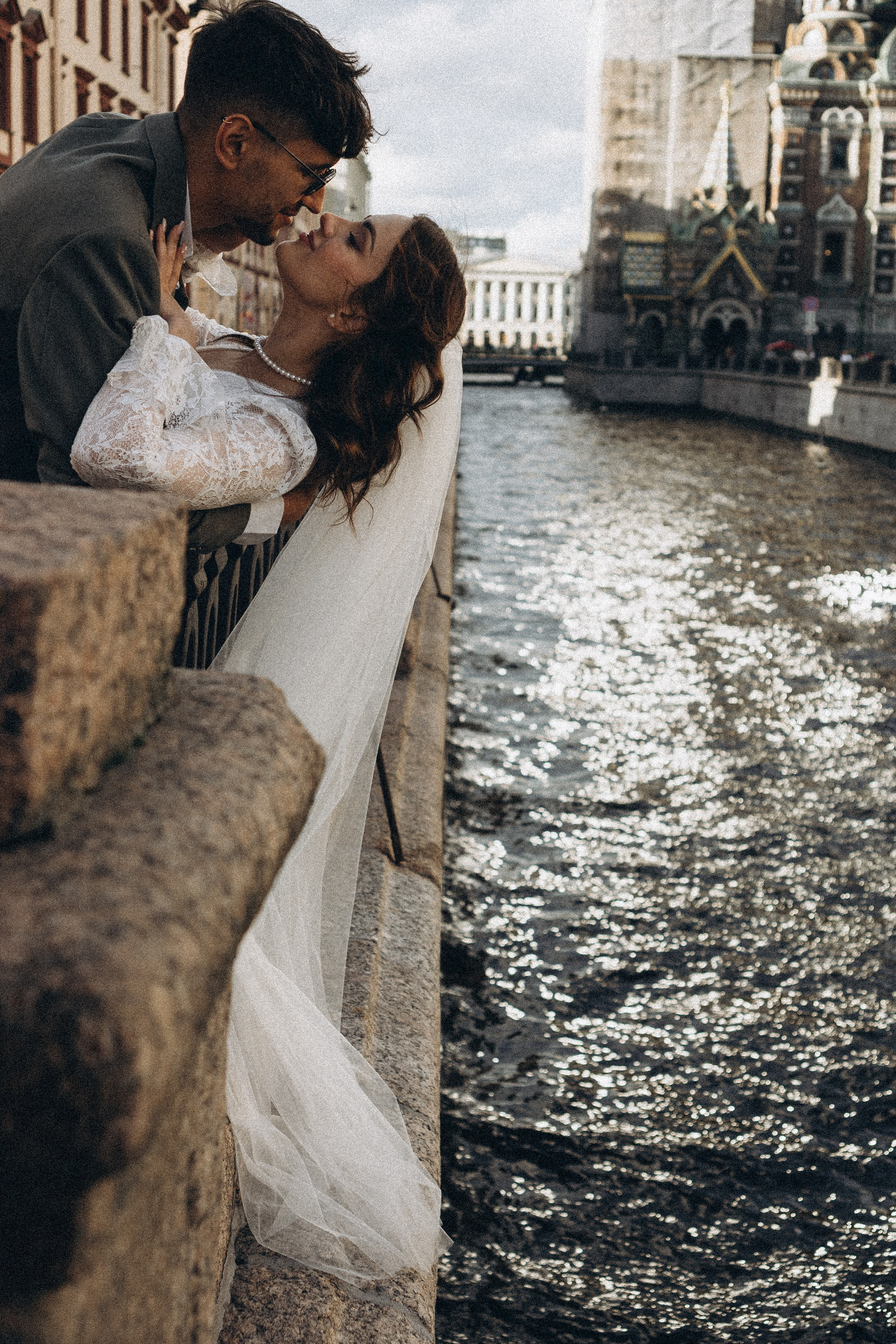 СВАДЕБНАЯ ПРОГУЛКА ВОЗЕ ИСАИКЕВСКОГО СОБОРА АСТОРИИ И ЗАКОНОДАЛЕТНОГО СОБРАНИЯ. Профессиональный фотограф, Санкт-Петербург — Виктория Богомолова