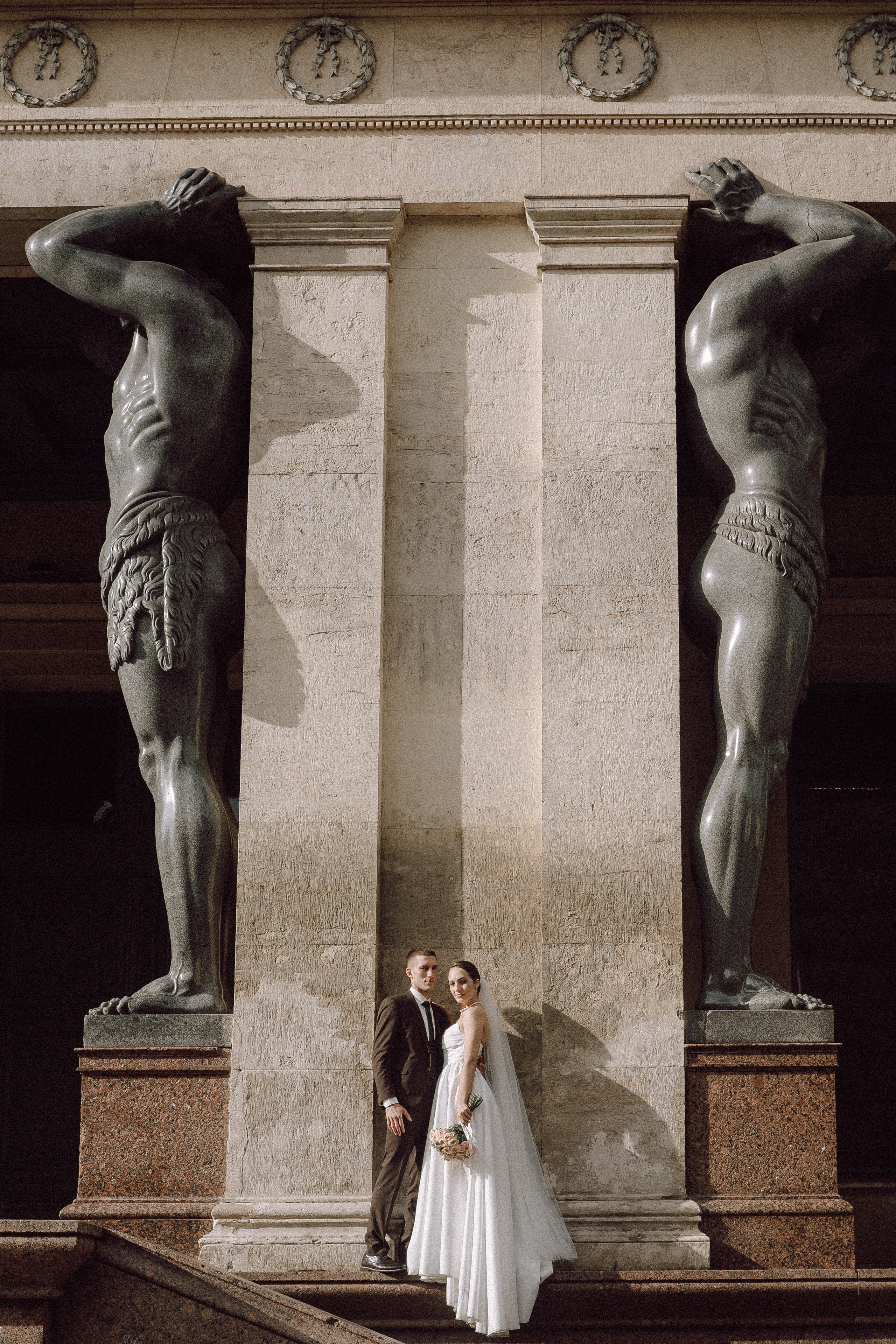 СВАДЕБНАЯ ПРОГУЛКА В САНТК-ПЕТЕРБУРГЕ (ИСАКИЕВСКИЙ СОБОР, ЗИМНЯЯ КАНАВКА, ЭРМИТАЖ И БОЛЬШАЯ МОРСКАЯ УЛИЦА). Профессиональный фотограф, Санкт-Петербург — Виктория Богомолова