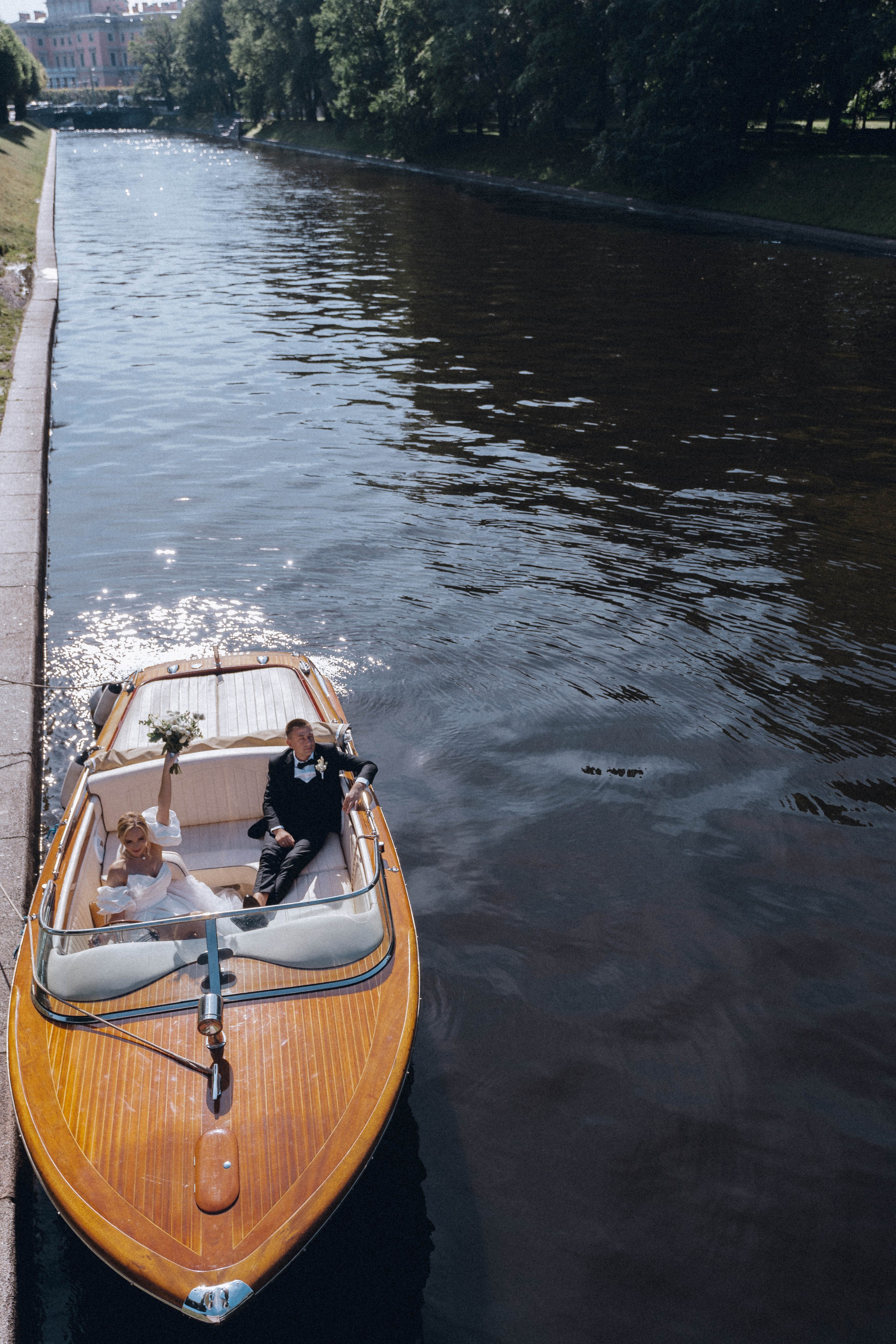 СВАДЕНБНАЯ СЬЕМКА НА КАТЕРЕ ПО КАНАЛАМ САНКТ-ПЕТЕРБУРГА И В АКВАТОРИИ НЕВЫ. Профессиональный фотограф, Санкт-Петербург — Виктория Богомолова