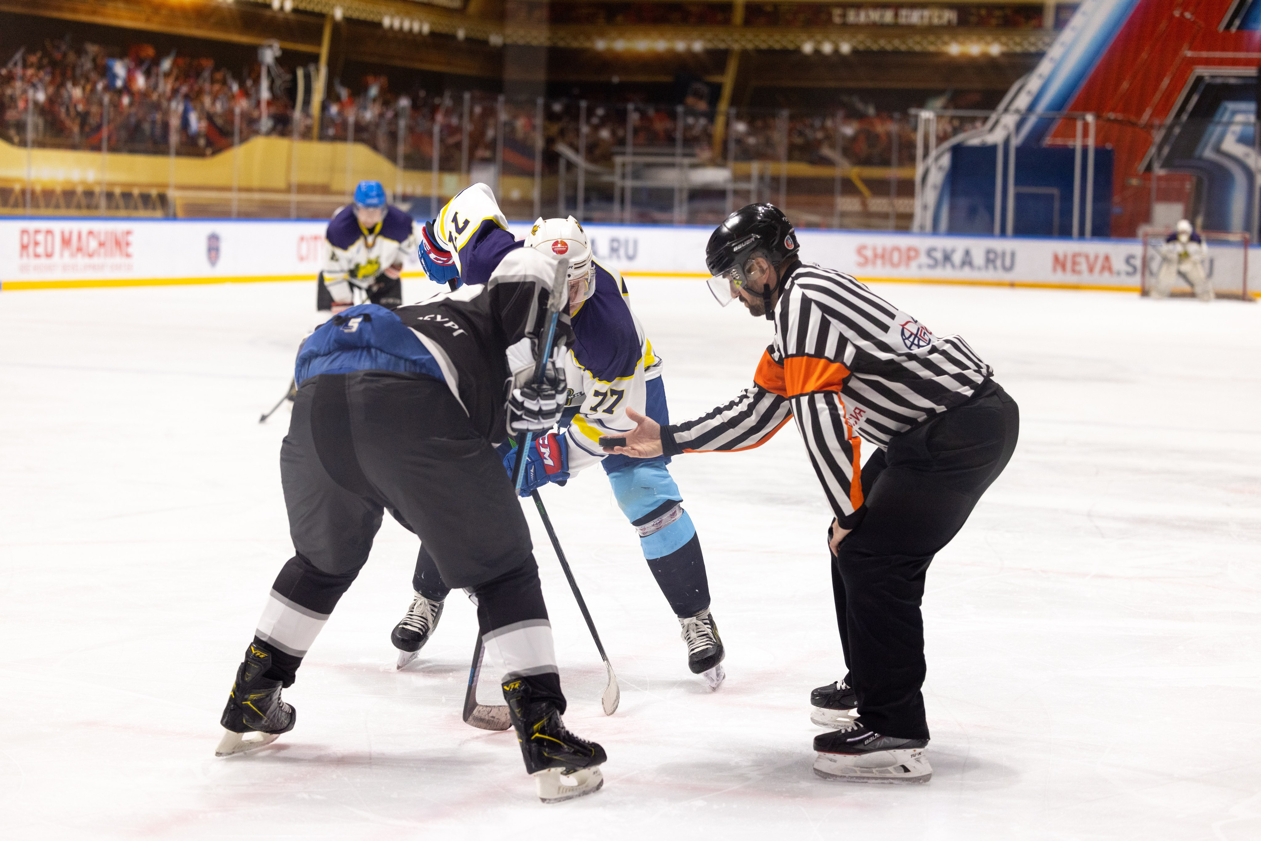 Бульдозер vs. LR-строй. Фотограф Александр Заломаев