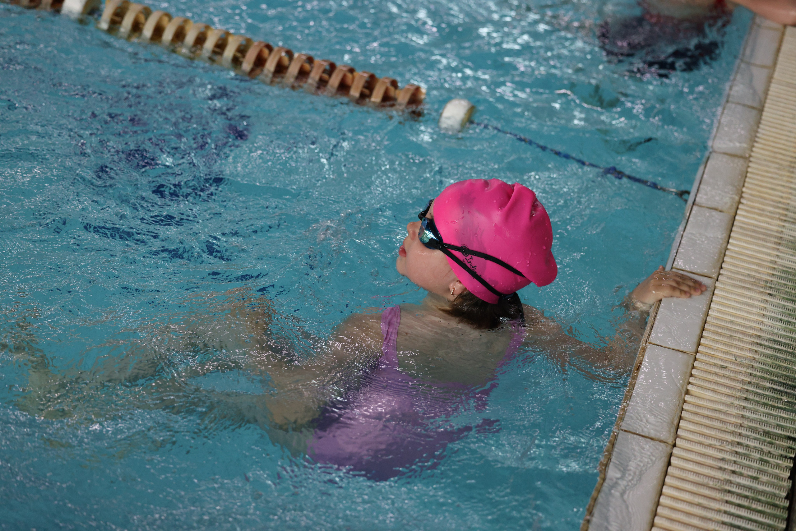 Веселый дельфин. Плавание. Дети 8-9 лет. Фотограф Александр Заломаев