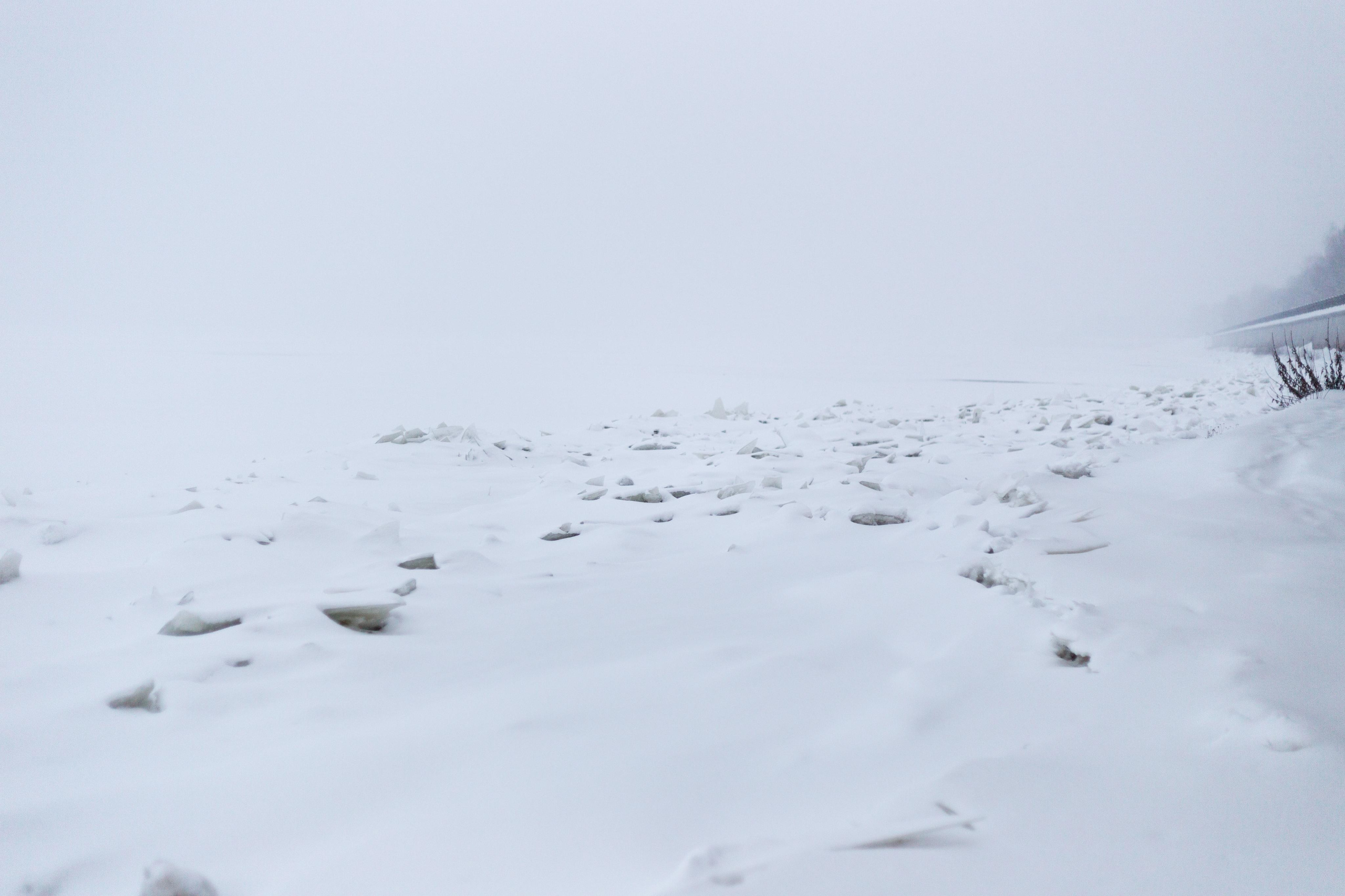 Фотосессия на набережной зимой. Фотограф Пермь. Фотосессия в фотостудии Перми и на свежем воздухе