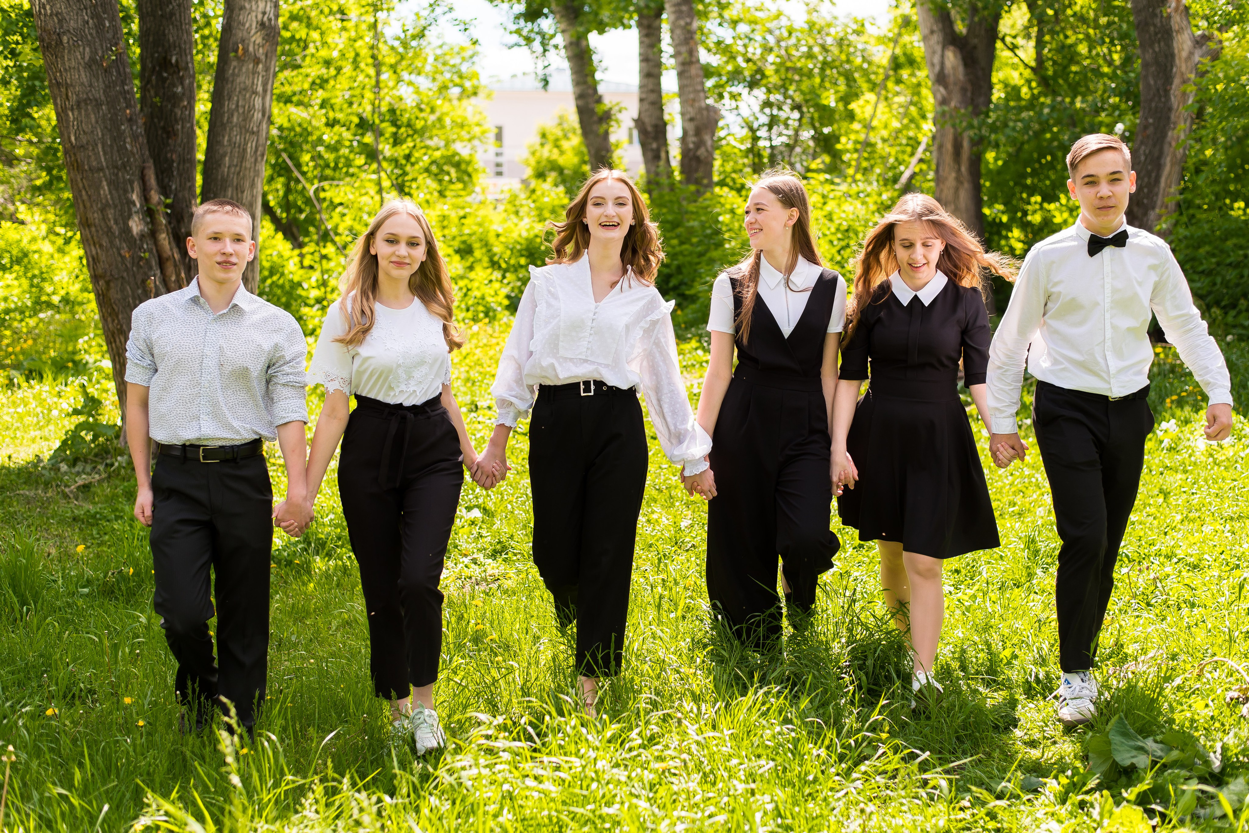 В школьном дворе, парке. Детский фотограф в Екатеринбурге и Берёзовском Евгений Кондаков