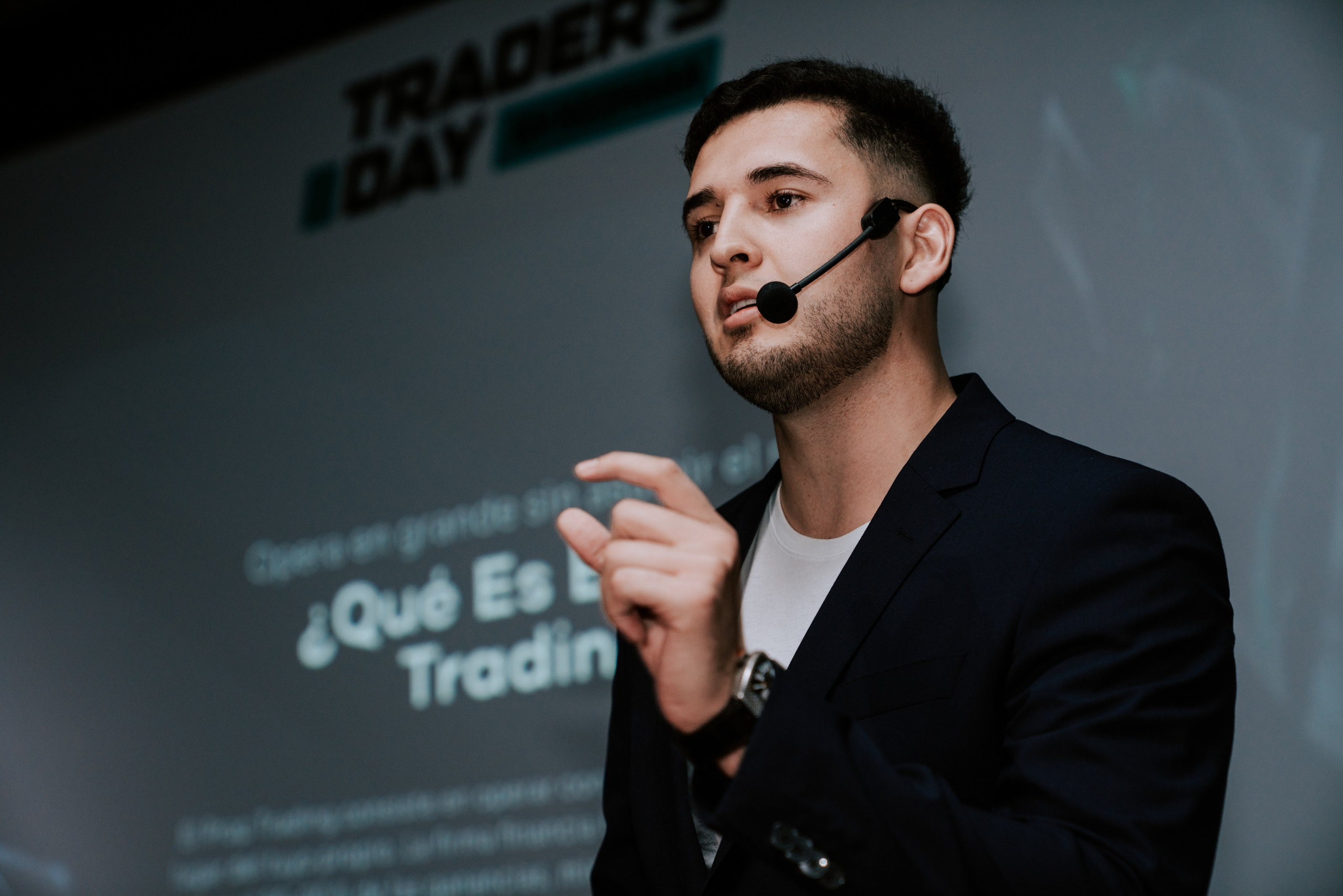 TRADERS DAY By NeomAAA Bogota. NeomAAA Funds Gallery