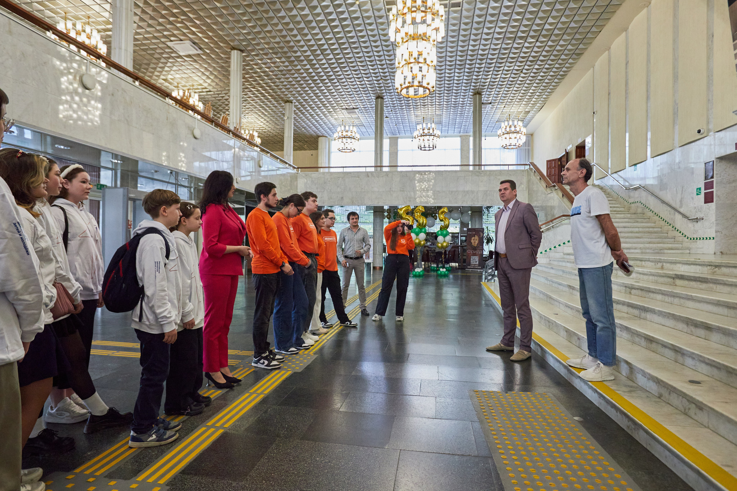 Экскурсия в театре. Фотограф Юлия Маринина