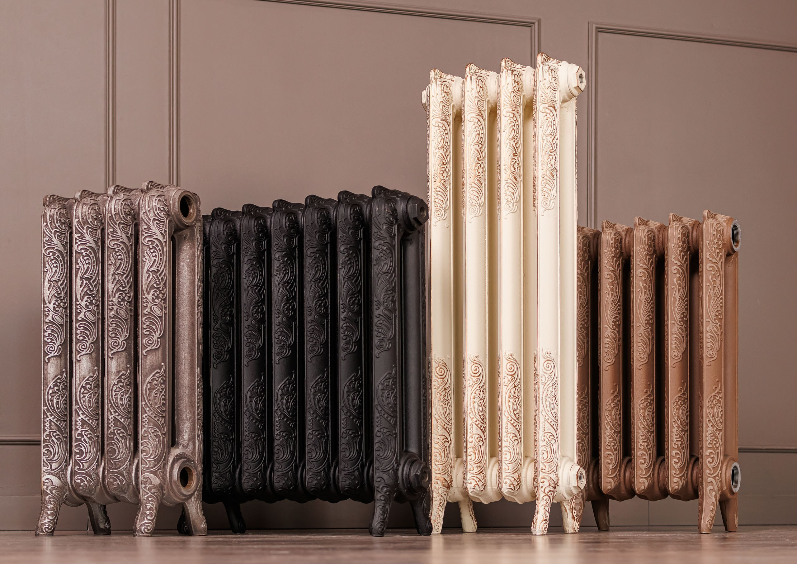Предметные фотографии дизайнерских радиаторов отопления в стиле ретро