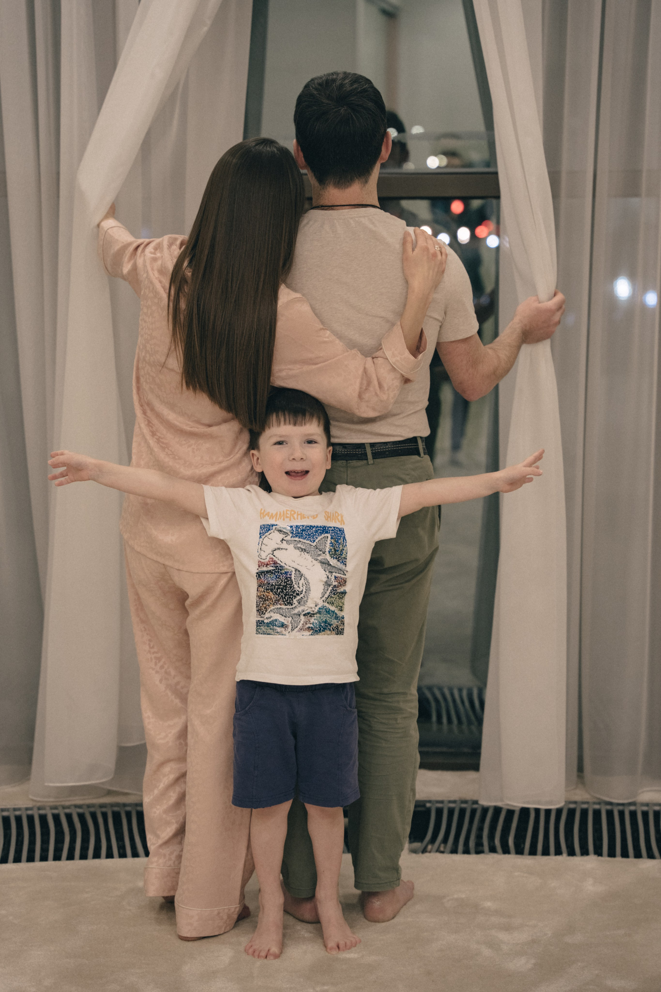 Дружная семья в отеле