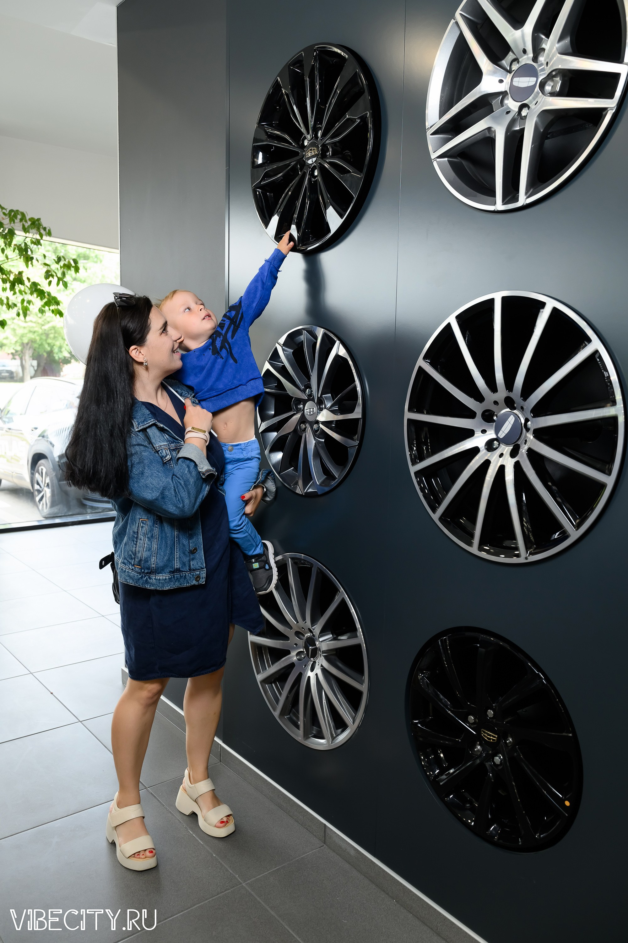 Презентация Geely Manjaro. VIBECITY.RU Вайб Сити Ру Фоторепортажи Фотоотчеты Калининград