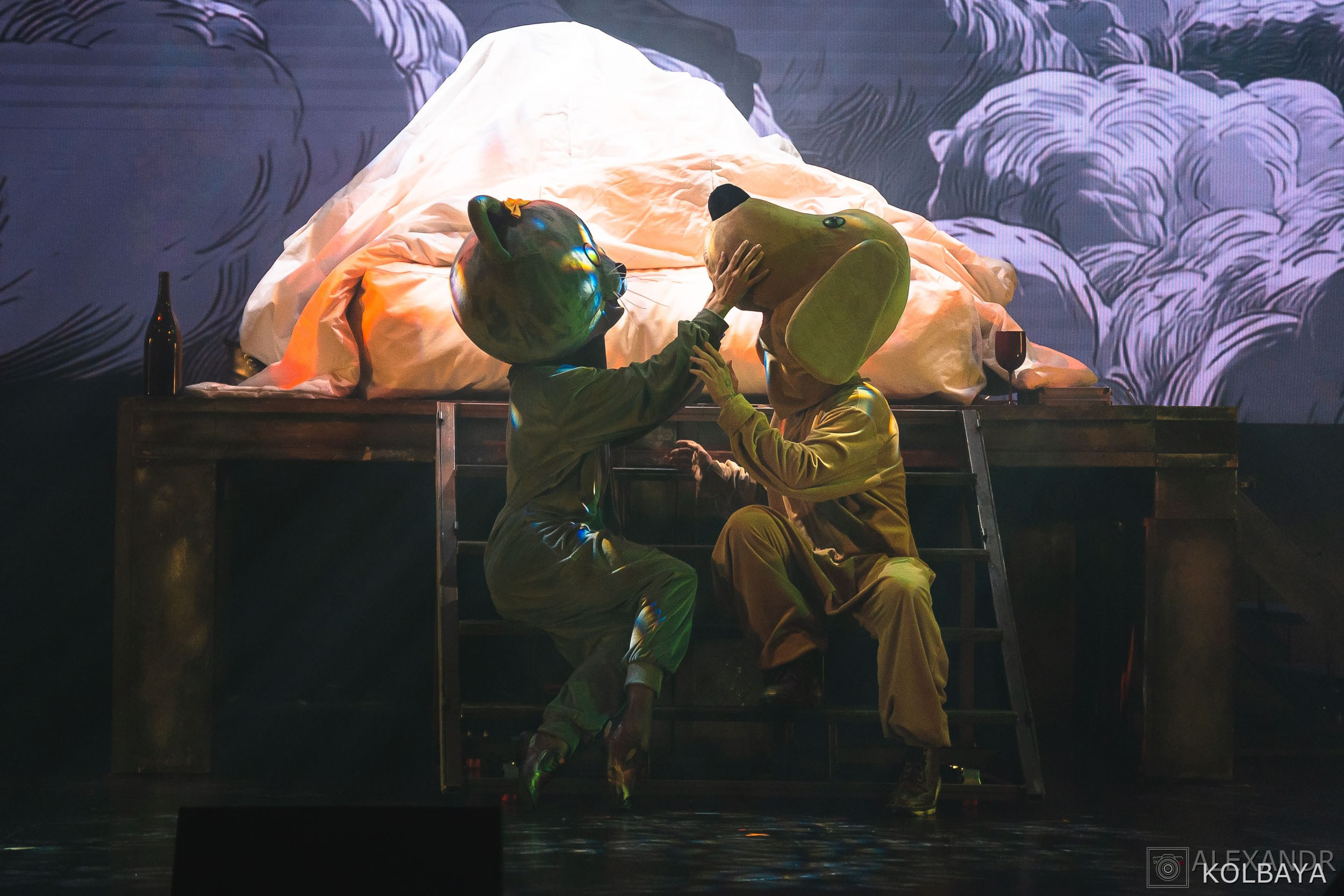 Фотографии со спектакля «Однажды в городе N». Концертный и театральный репортажный фотограф в Москве Александр Колбая