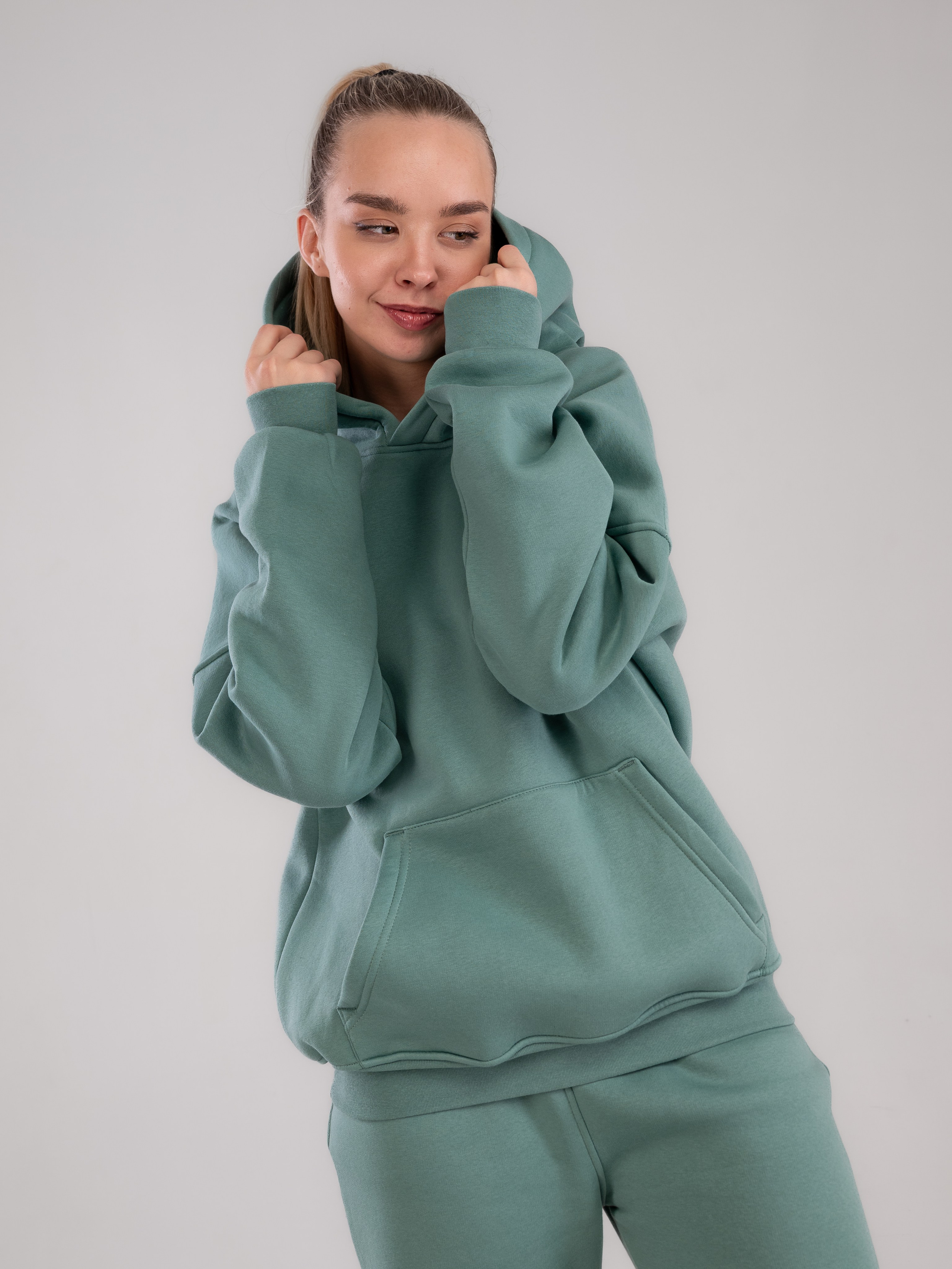 Спортивные костюмы и брюки с большой палитрой цветов!. Предметный фотограф, фото для маркетплейсов Пятигорск, КМВ