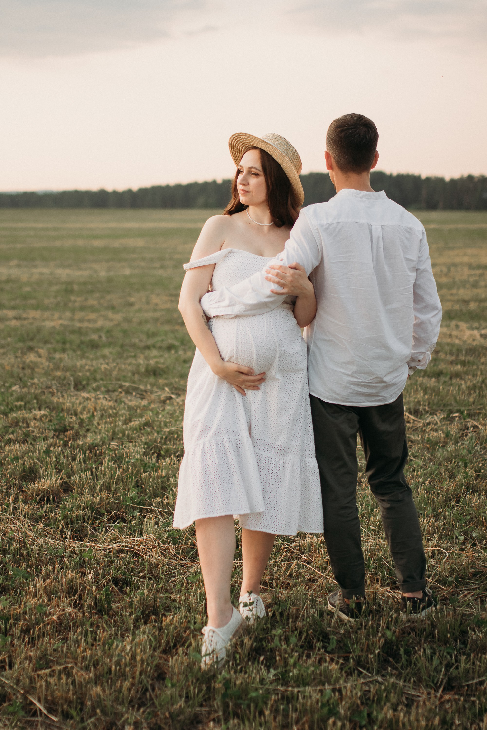 Фотосессия беременности в поле на закате. Семейный фотограф Екатеринбург Черепанова Олеся