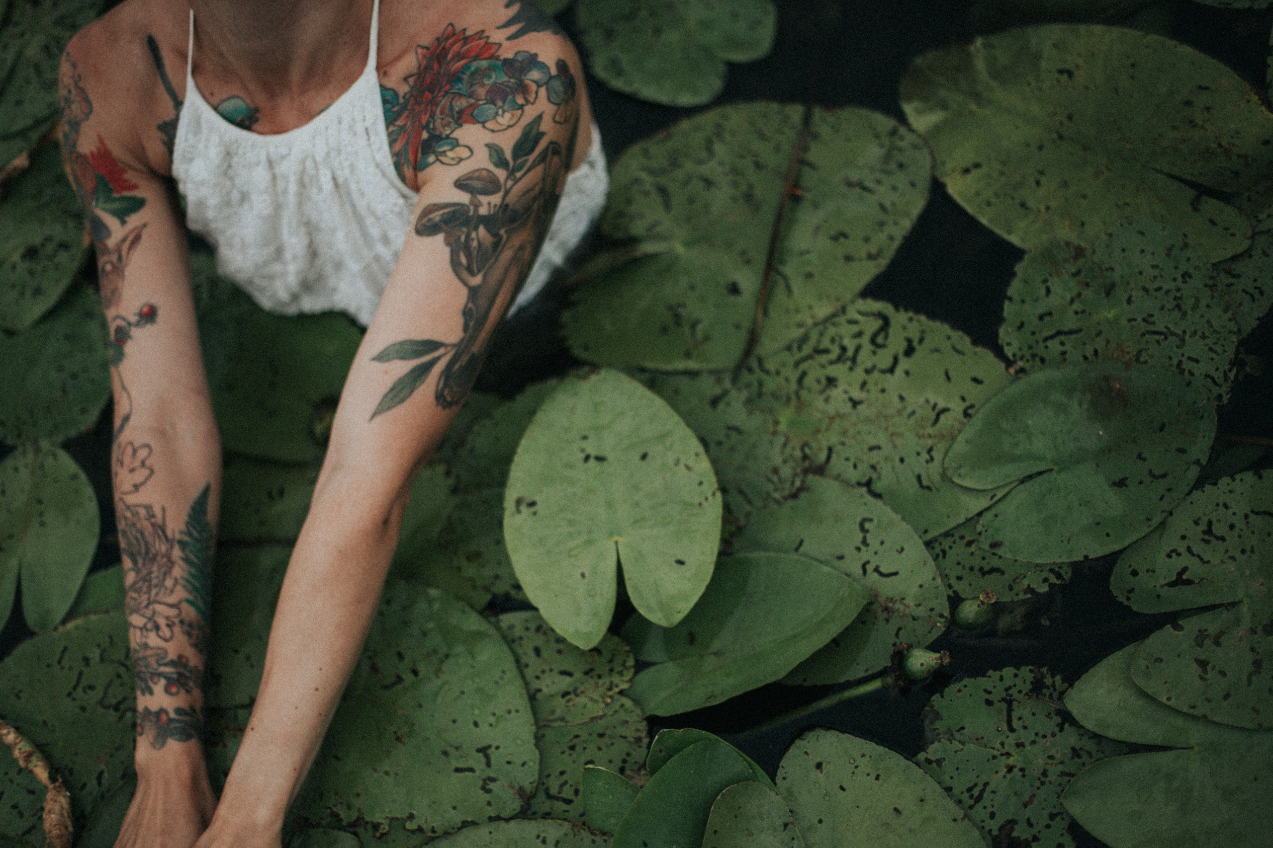 Есенин у реки. Фотограф в Нижнем Новгороде