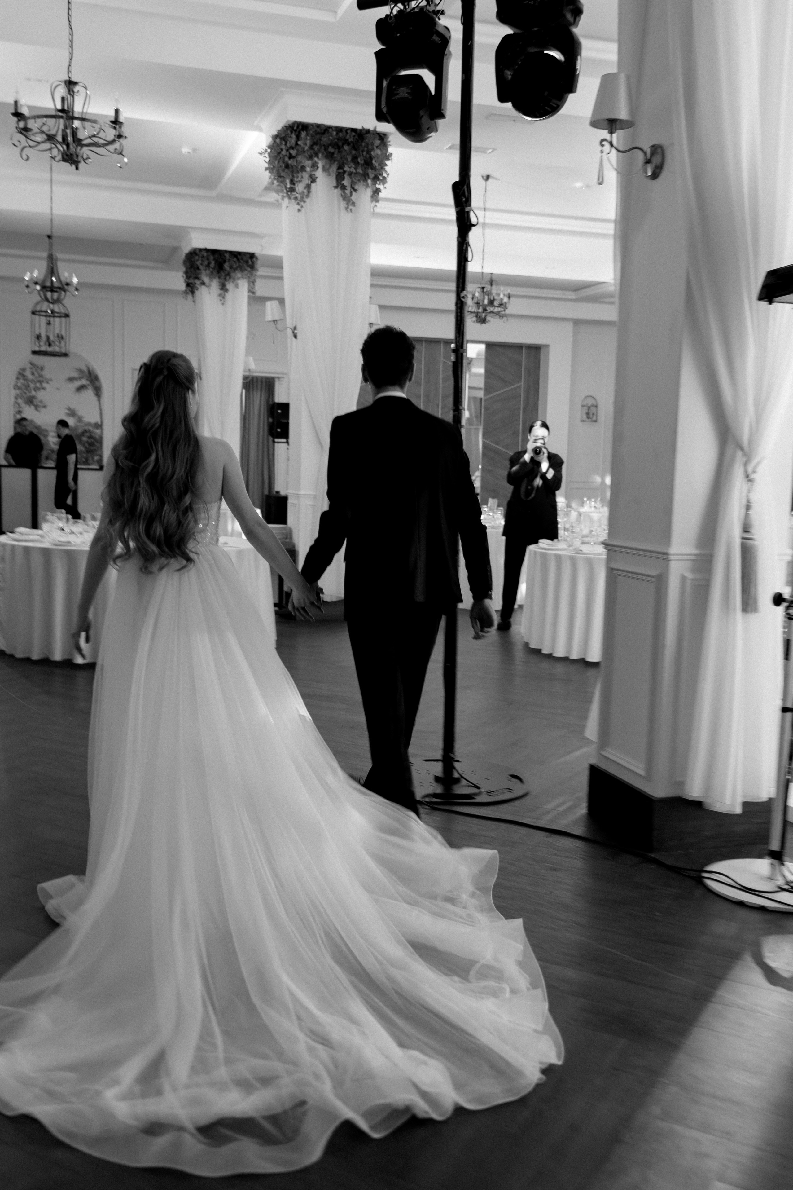 СВАДЕБНАЯ СЬЕМКА СБОРОВ В ОТЕЛЕ И ВЫЕЗД НА ЦЕРЕМОНИЮ (СНЯТО В СИБИРЕ В НИЖНЕВАРТОВСКЕ). Профессиональный фотограф, Санкт-Петербург — Виктория Богомолова