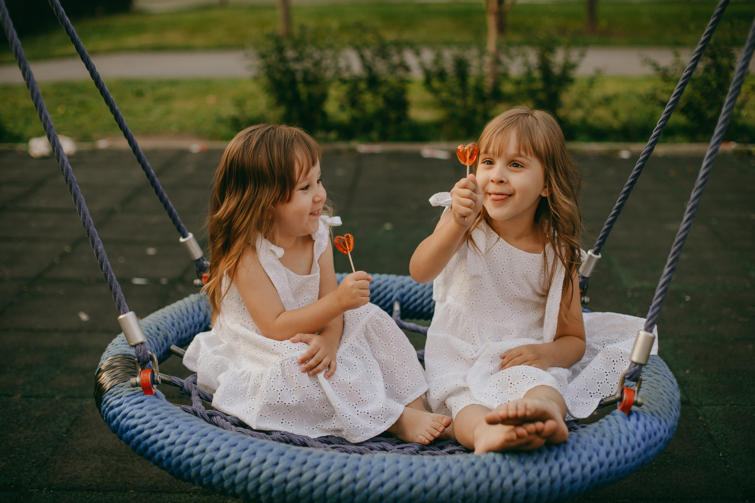 Эмма и Влада на летней прогулке с мамой. Фотограф Наталья Кургина Слюдянка Иркутск
