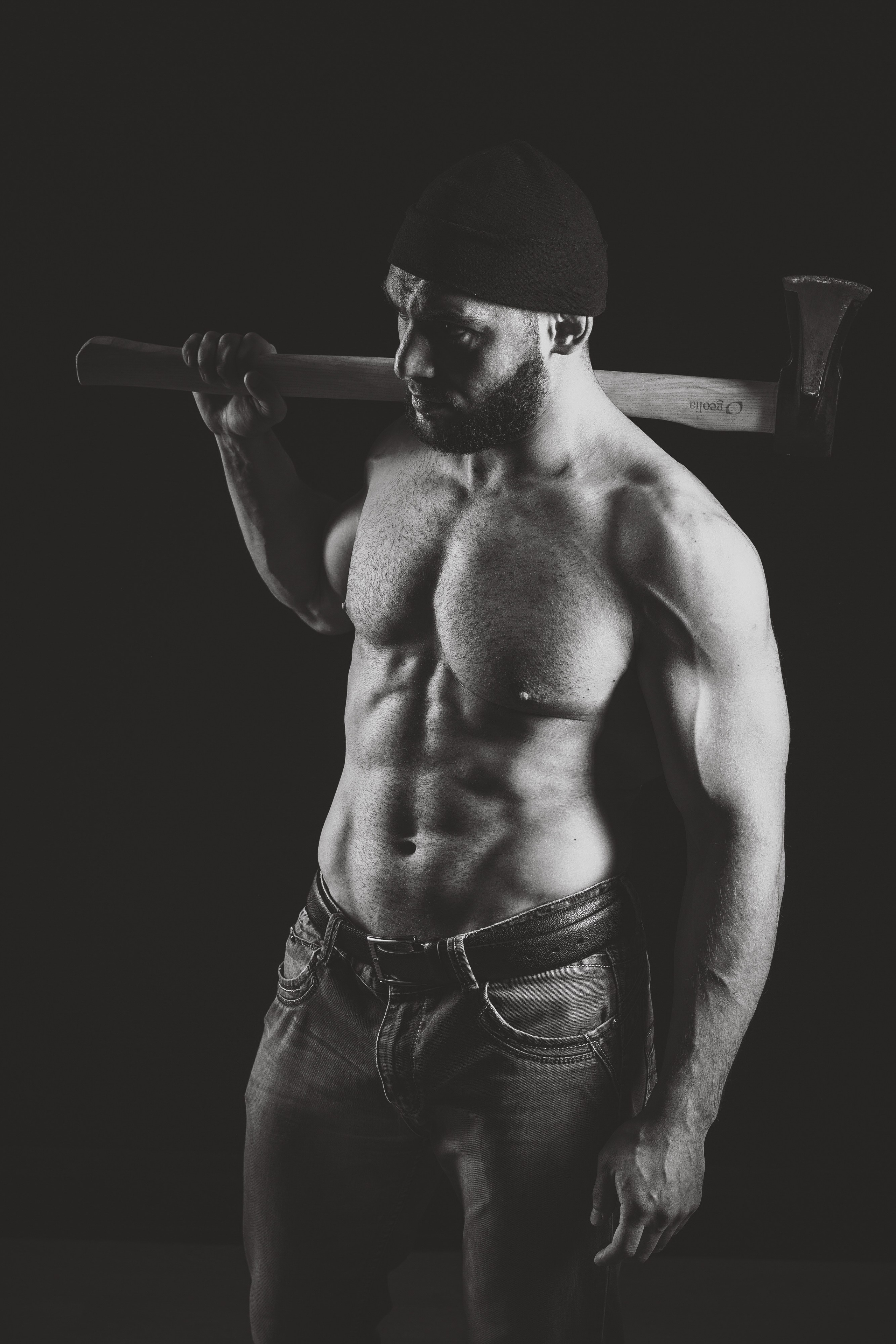 мужской портрет, низкий ключ