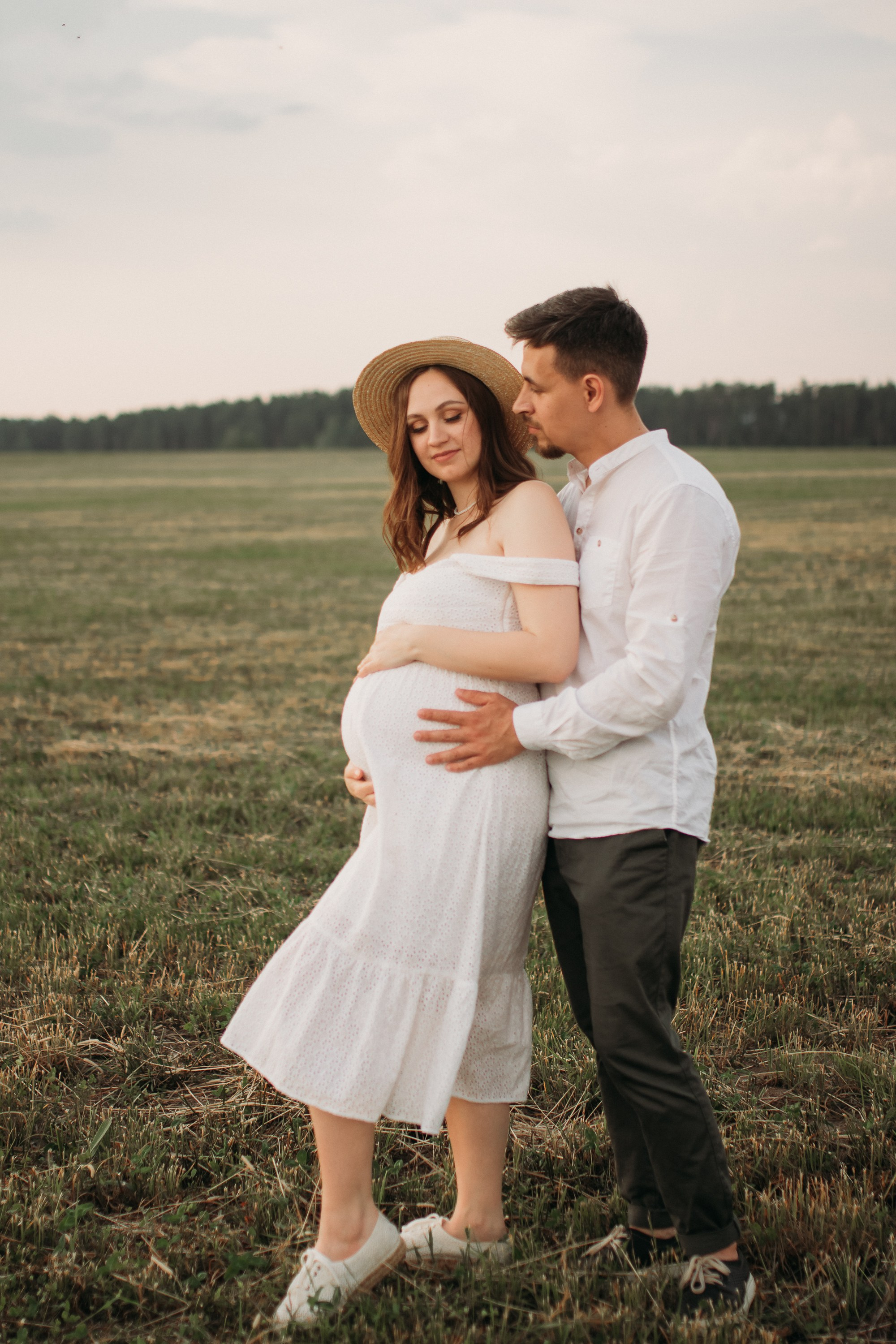 Фотосессия беременности в поле на закате. Семейный фотограф Екатеринбург Черепанова Олеся