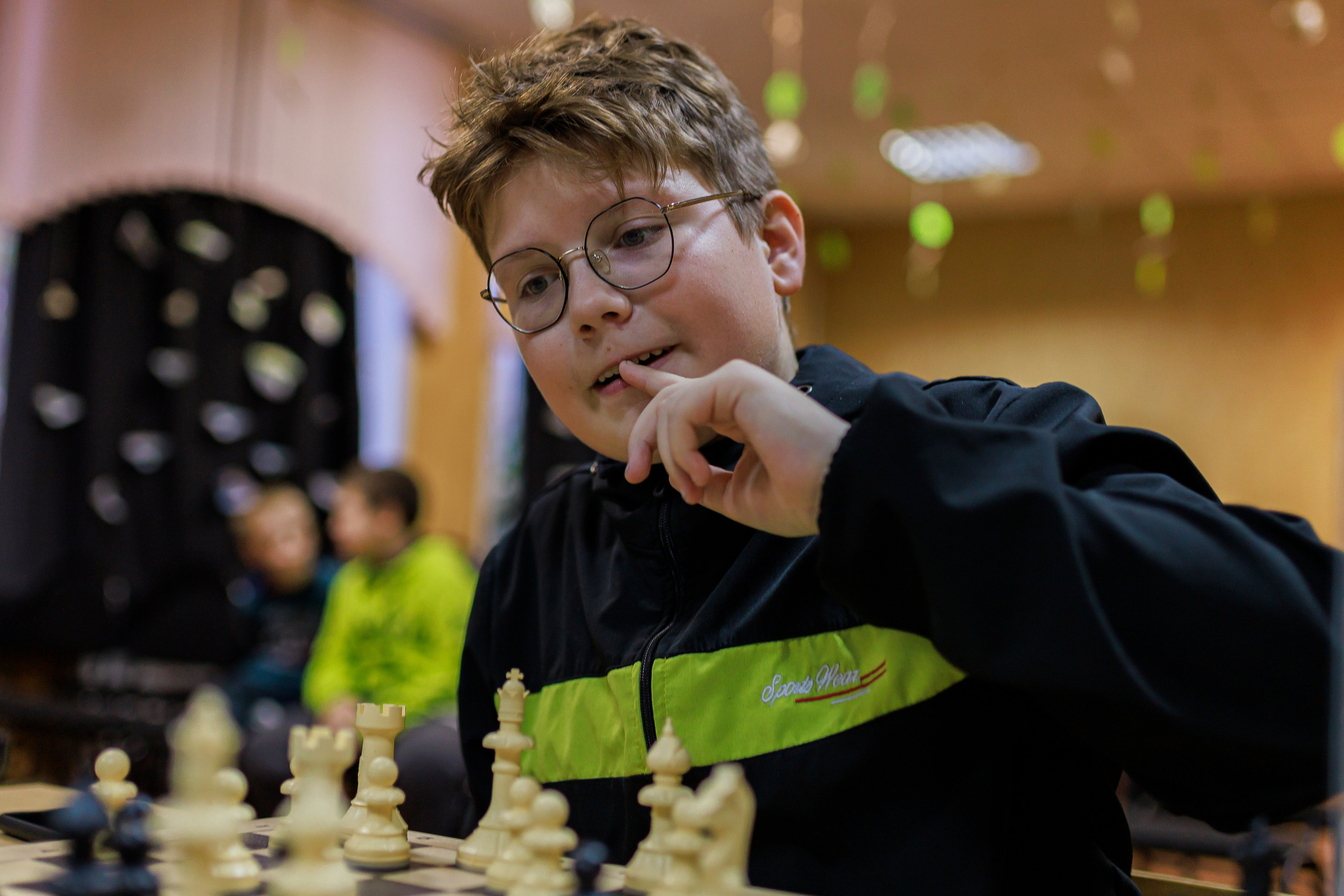 Репортажная сьёмка игры в шахматы в детском доме. Семейный и детский фотограф в Рязани Васюгова Мария