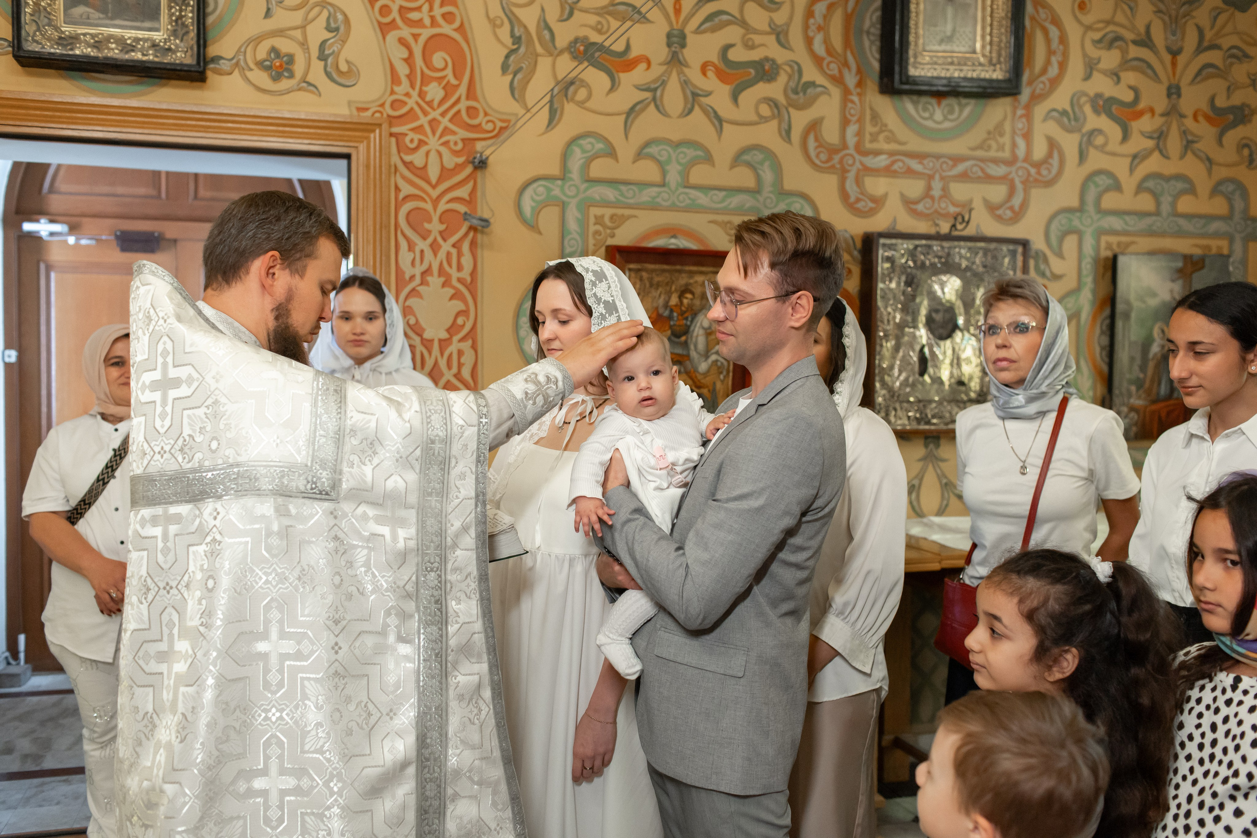 Крещение в Храме Воздвижения Креста Господня в Алтуфьеве. Профессиональный фотограф в Москве и Мо Мария Шантарёва