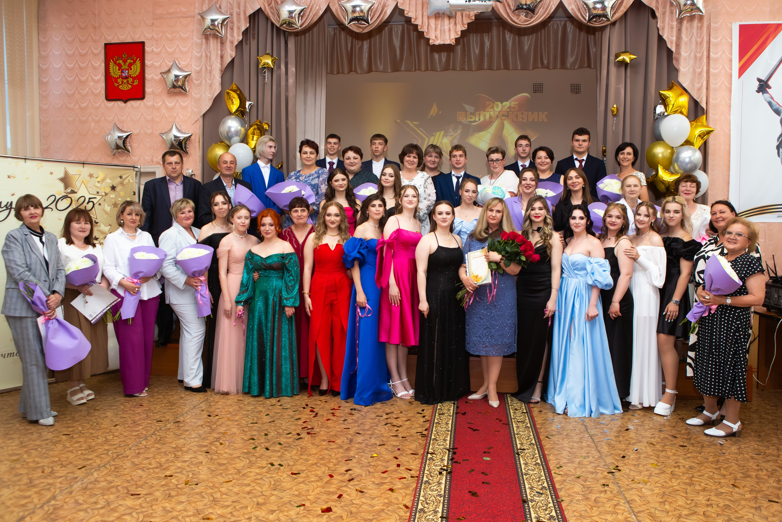 ВРУЧЕНИЕ ДИПЛОМОВ 2025 4 ШКОЛА Г.МЦЕНСК. Профессиональный фотограф в Мценске и Орловской области