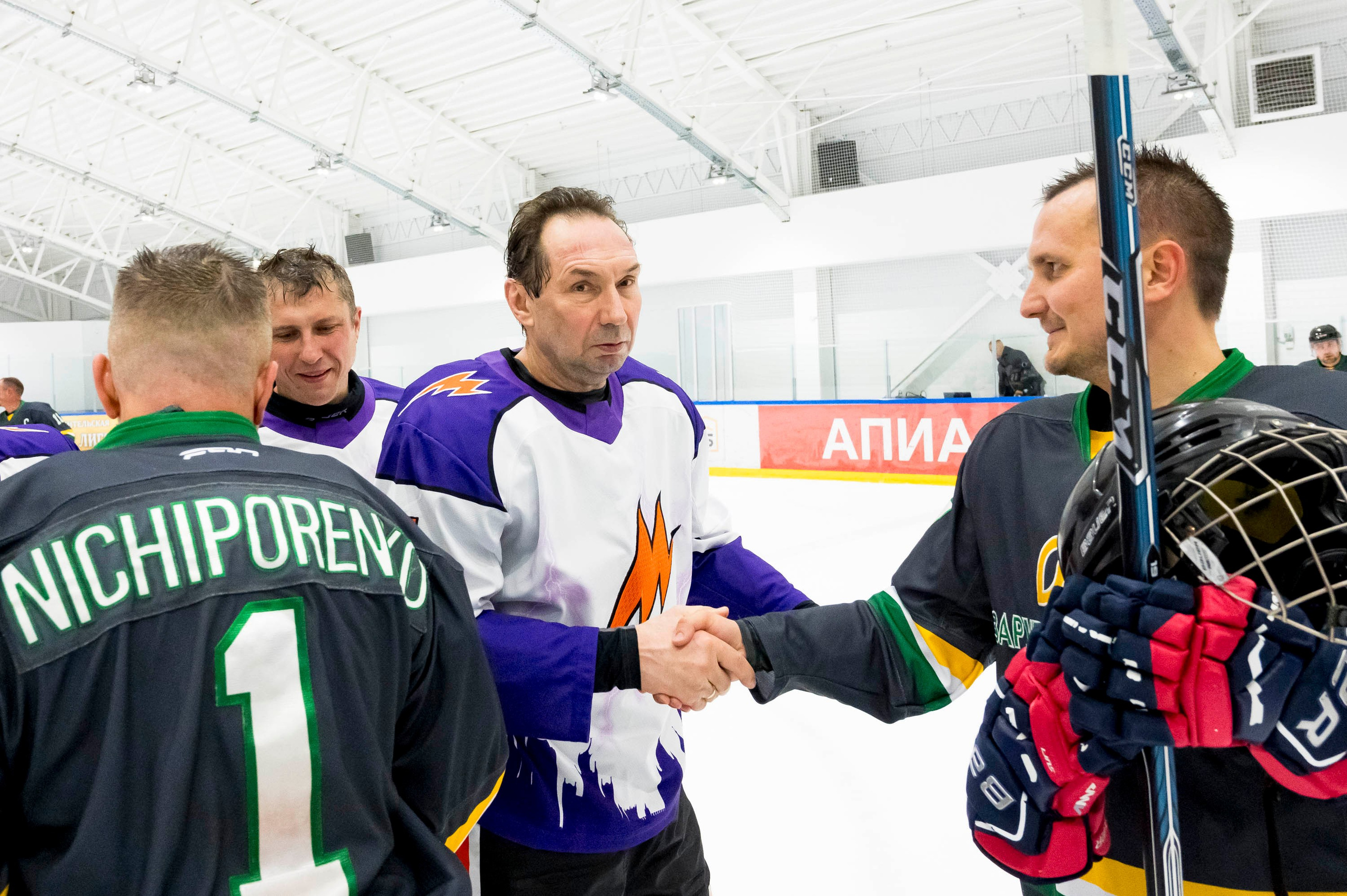 Хоккейный матч корпоративной команды Зарубежнефть. Репортажный фотограф и видеограф Слава Думчев. Тимбилдинги, отчетники, корпоративы