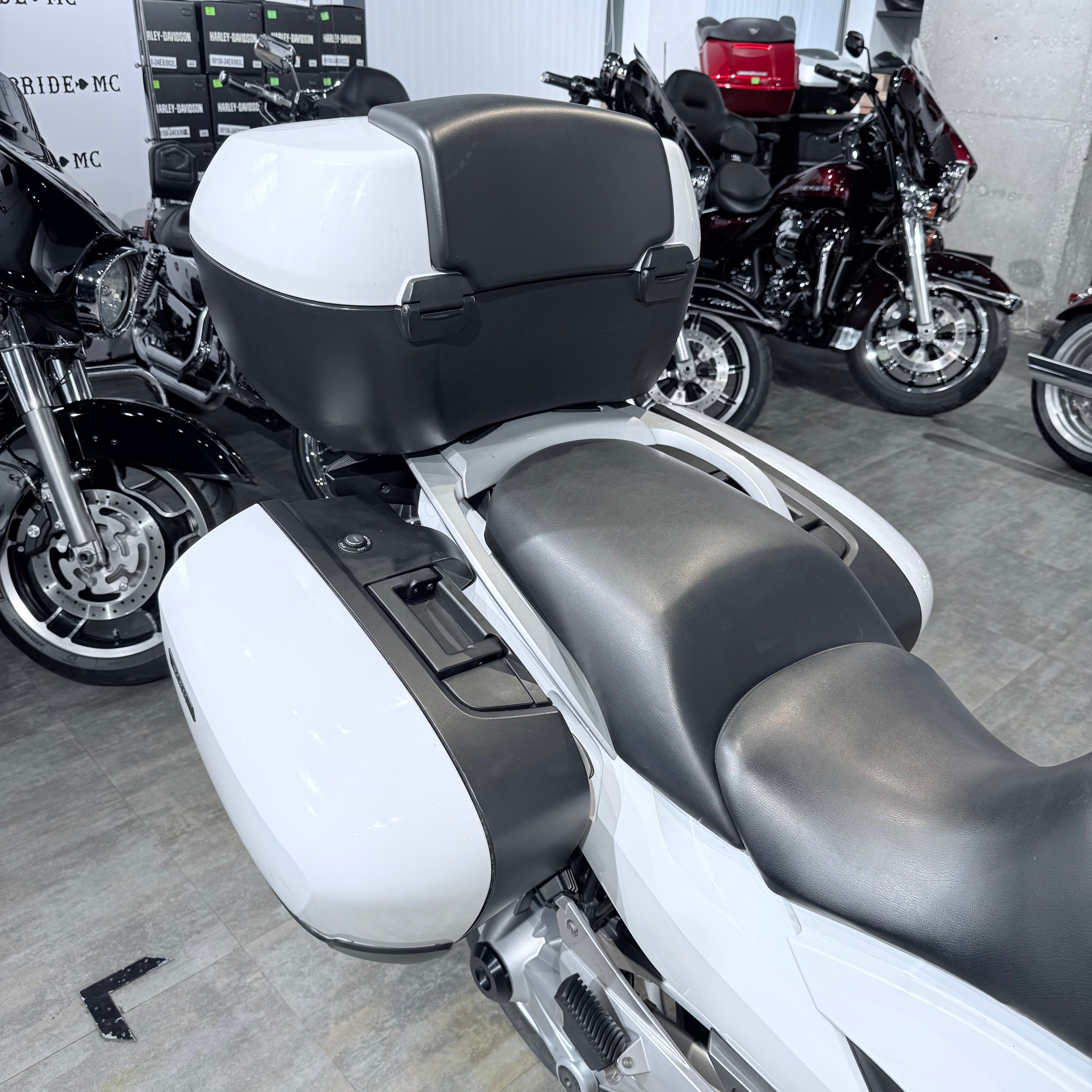 2011 ВМW R1200RТ Alpine White. Hello Davidson, Москва. Только хорошие мотоциклы…