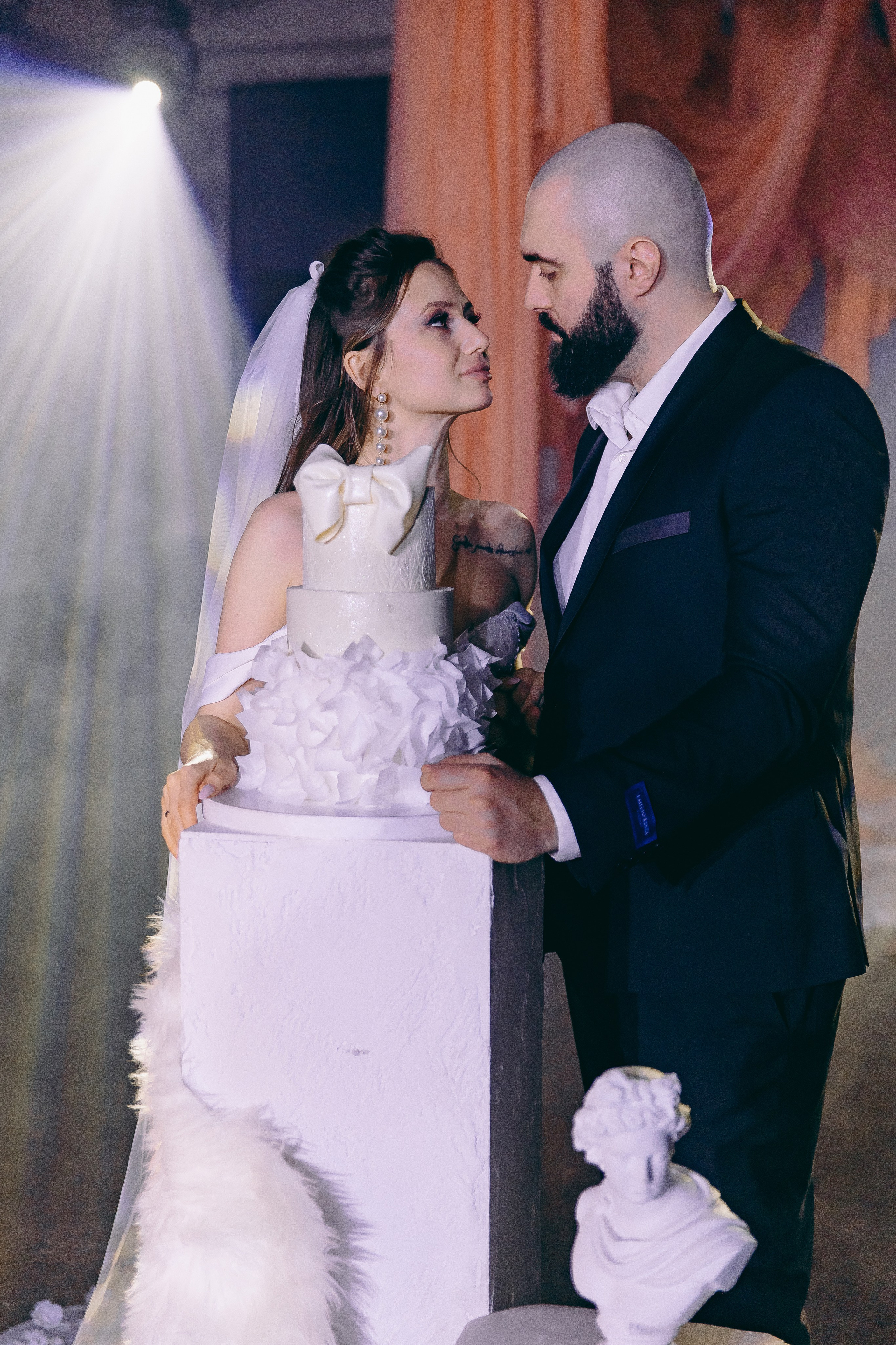 История торта Олеси и Владимира. Свадебный и семейный фотограф в Рязани Саша Крутых