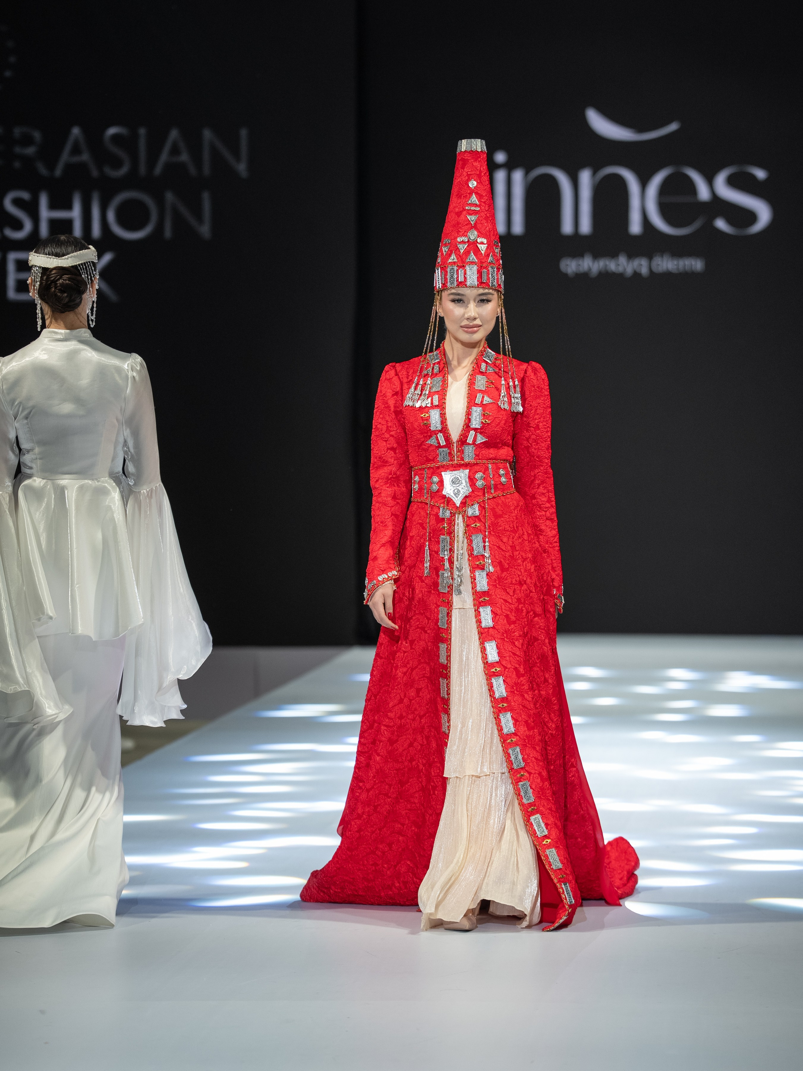 EURASIAN FASHION WEEK Innes. Сайт Алматинского НЮ АРТ, будуар и фэшн фотографа Дениса Карпенко