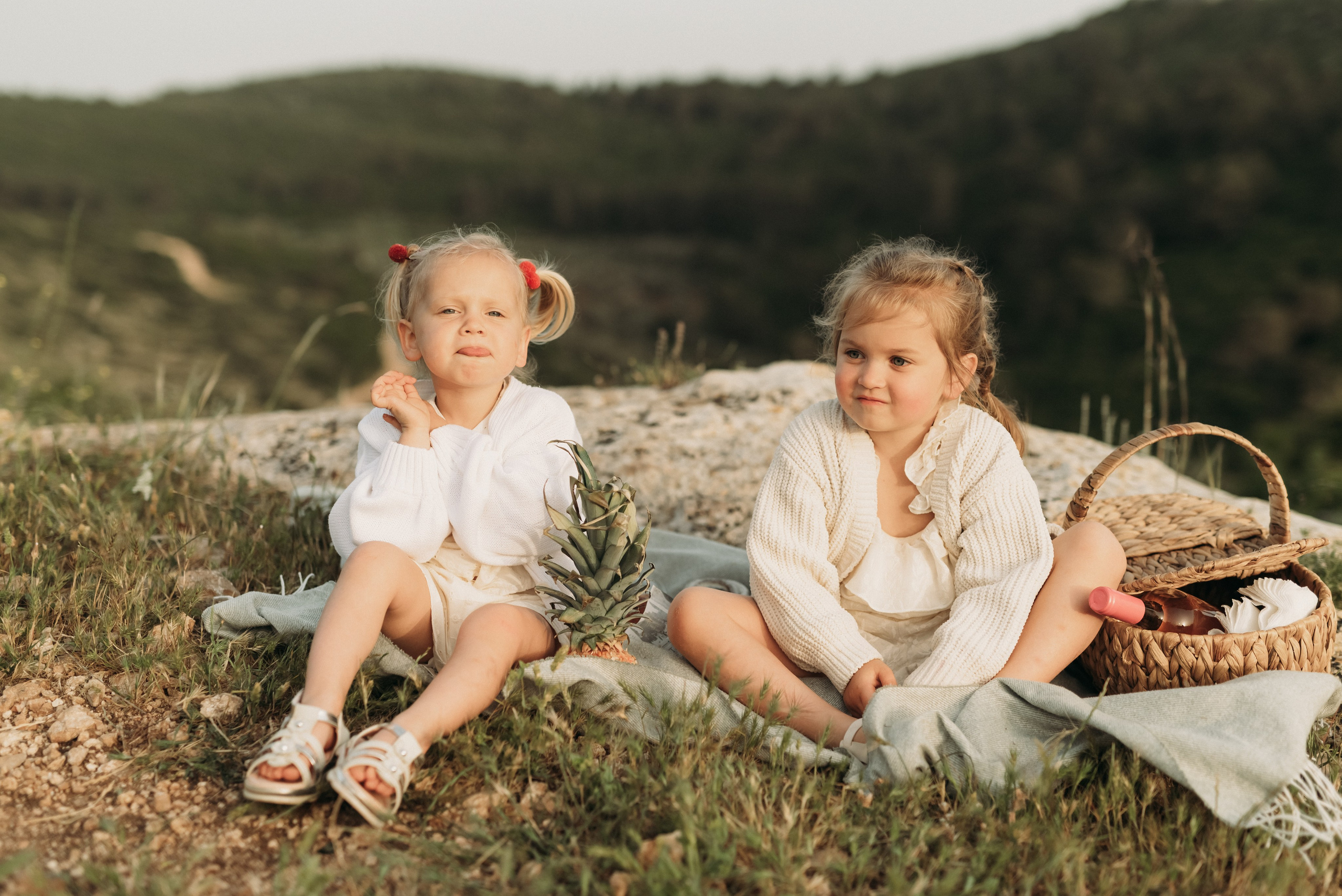 Family: Iryna, Vlad, Yasmin & Arina. Family photographer in Israel | Alesya Superfin