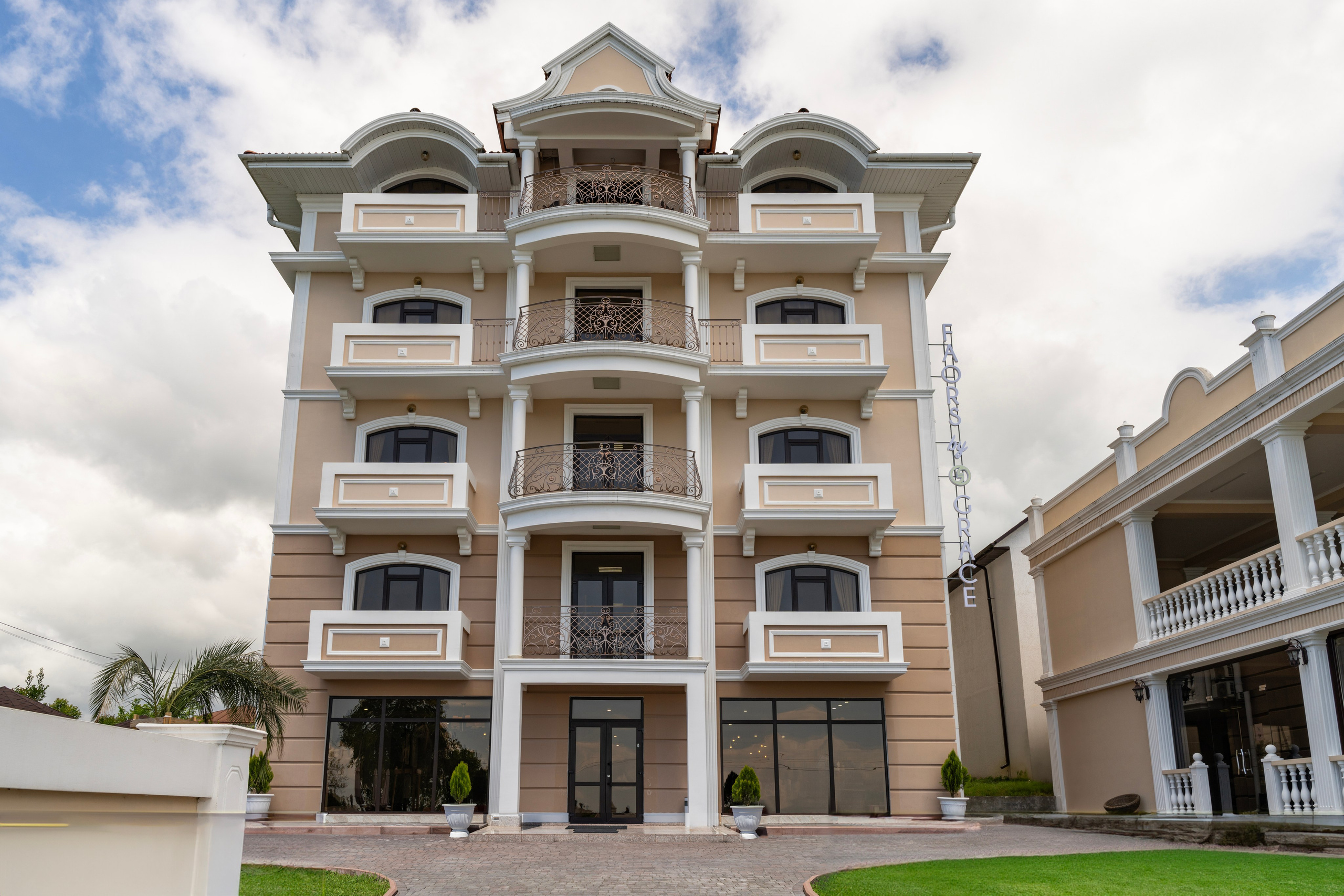 Грейс Фаорс. Главная