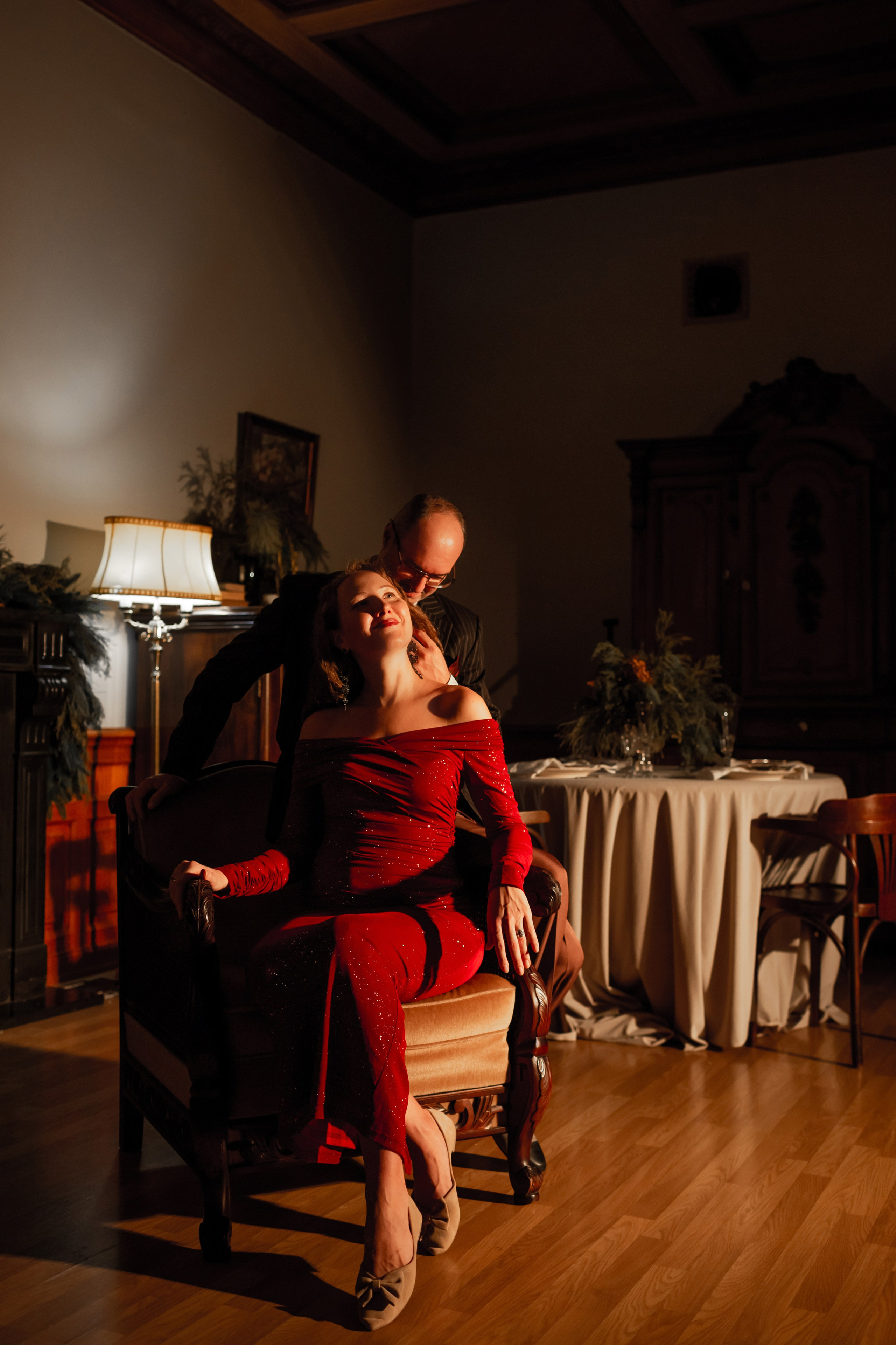 Парная эстетичная фотосессия в студии. Свадебный фотограф Кирилл Белый