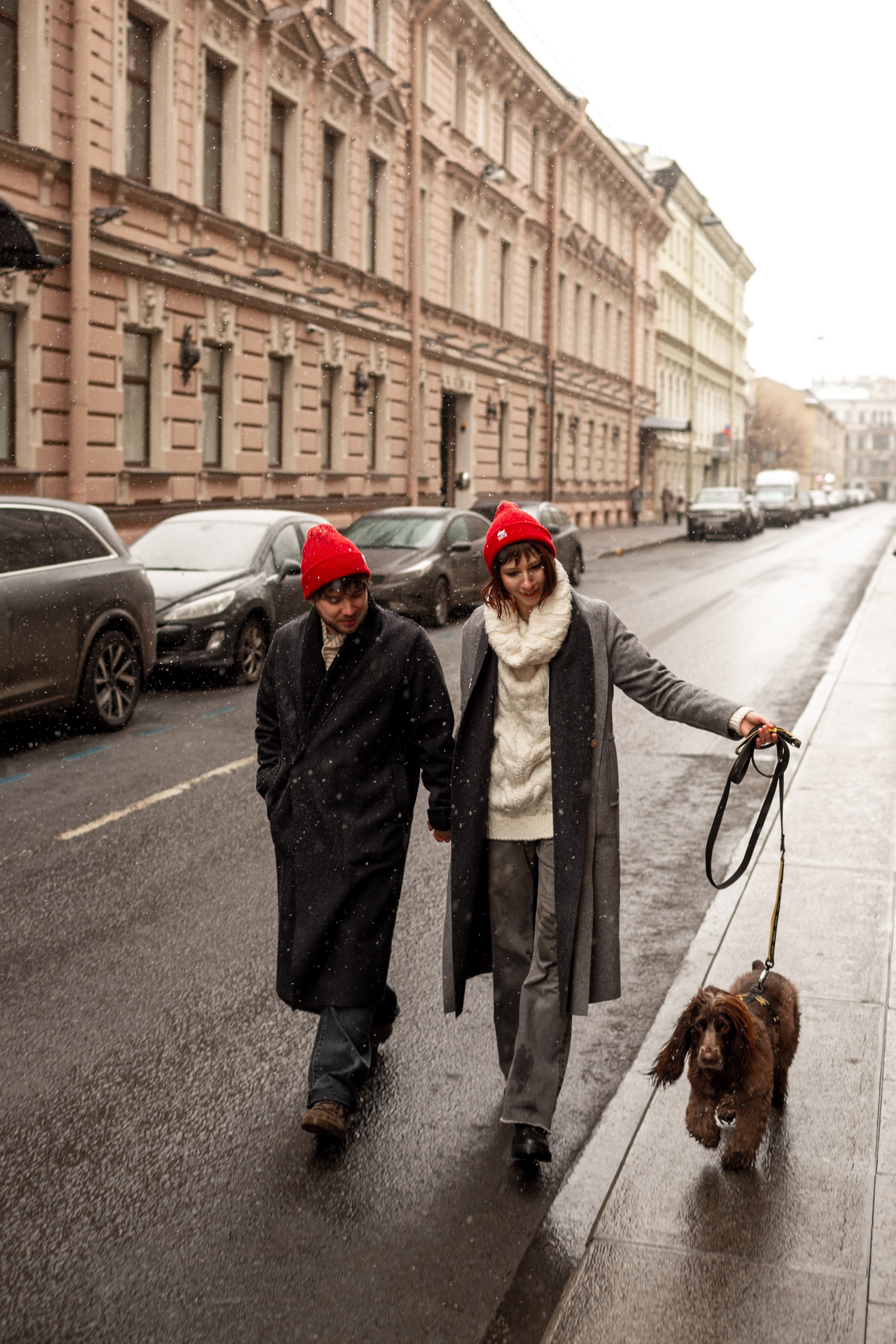 Стрит фото прогулка с собакой.