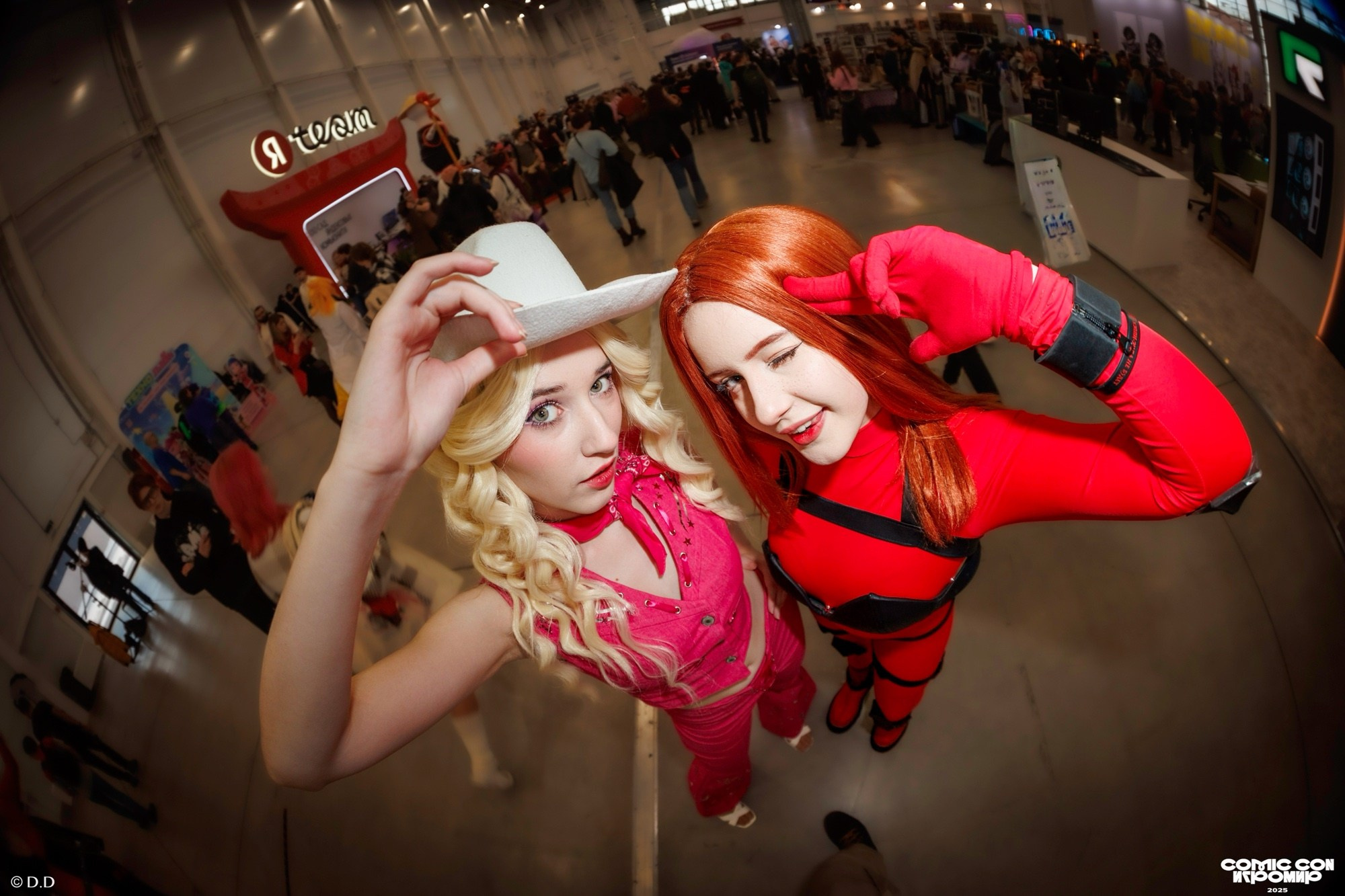 Comic Con Игромир 2025. Различные мероприятия и просто фотографии людей