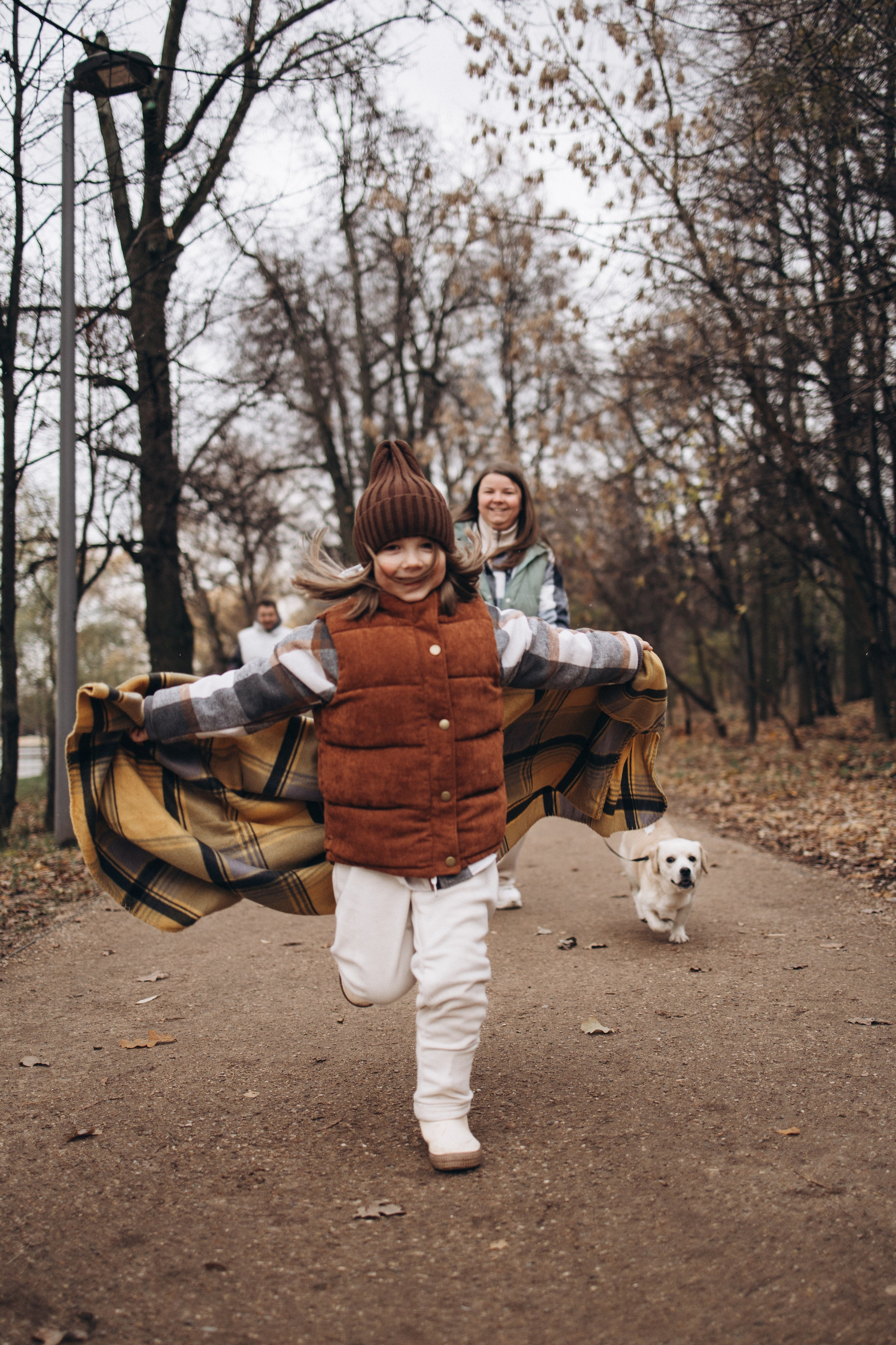 Осенняя прогулка в парке. Женя, Таня, Лера и Сэм. Семейный и детский фотограф в Москве Маргарита Сереброва