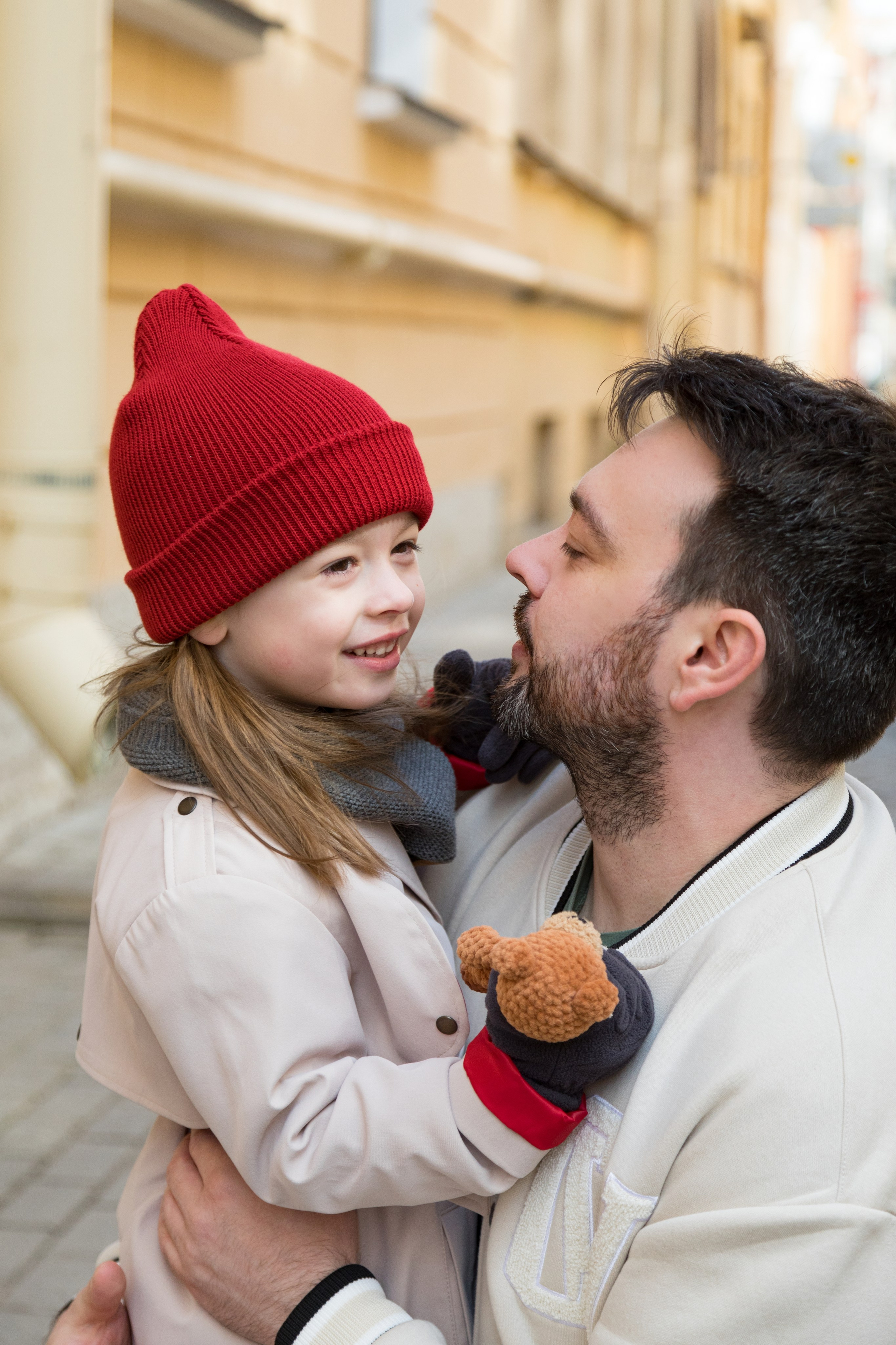 Весенняя фотопрогулка папы и дочки на Васильевском острове. Детский и контент фотограф Надя Волкова Санкт-Петербург