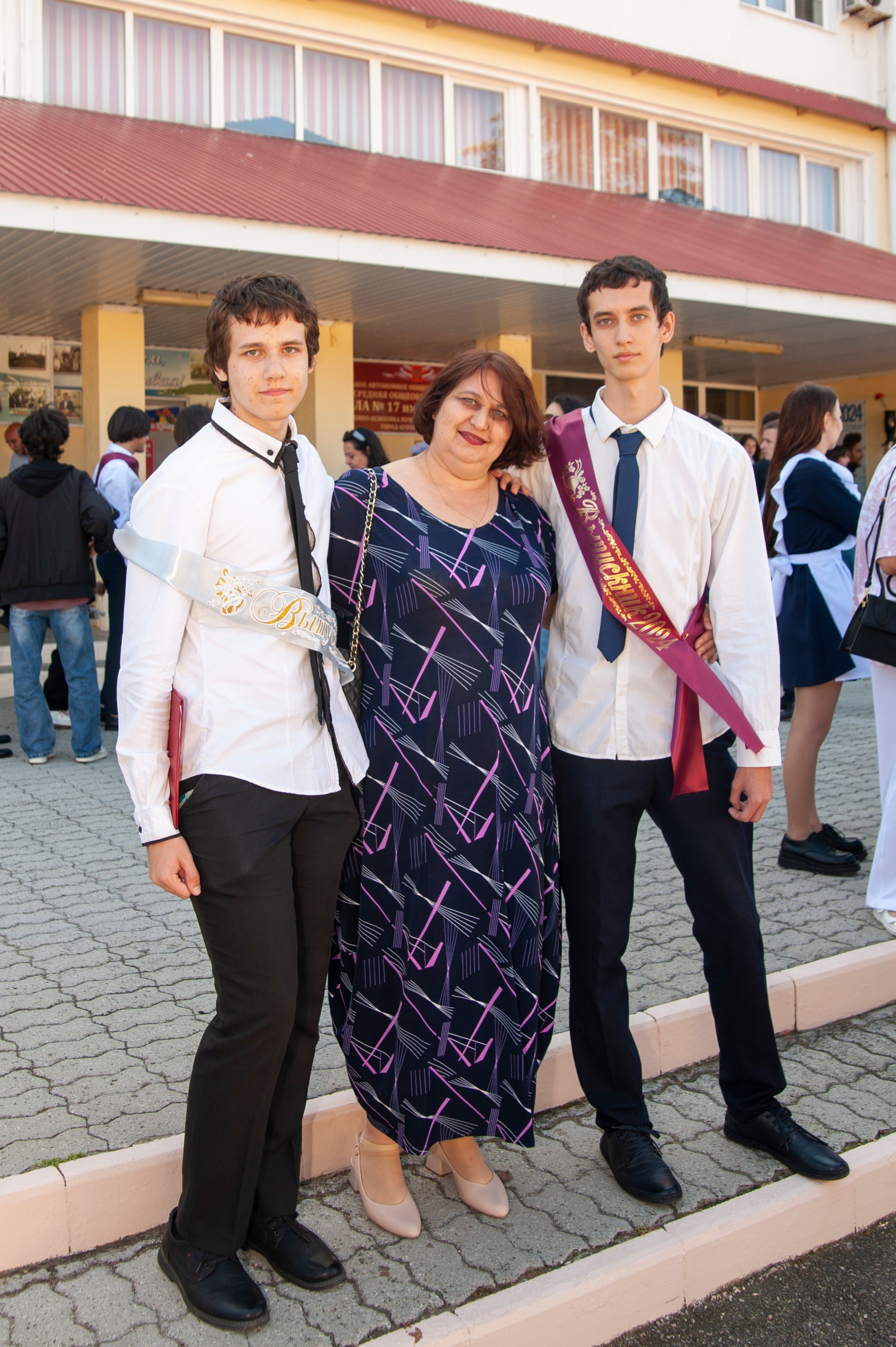 Последний Звонок МАОУ СОШ № 17 им. Эдуарда Есаяна — Архипо-Осиповка. Свадебный и семейный фотограф Денис Лукьянов в Краснодаре, Краснодарском крае и Республике Крым