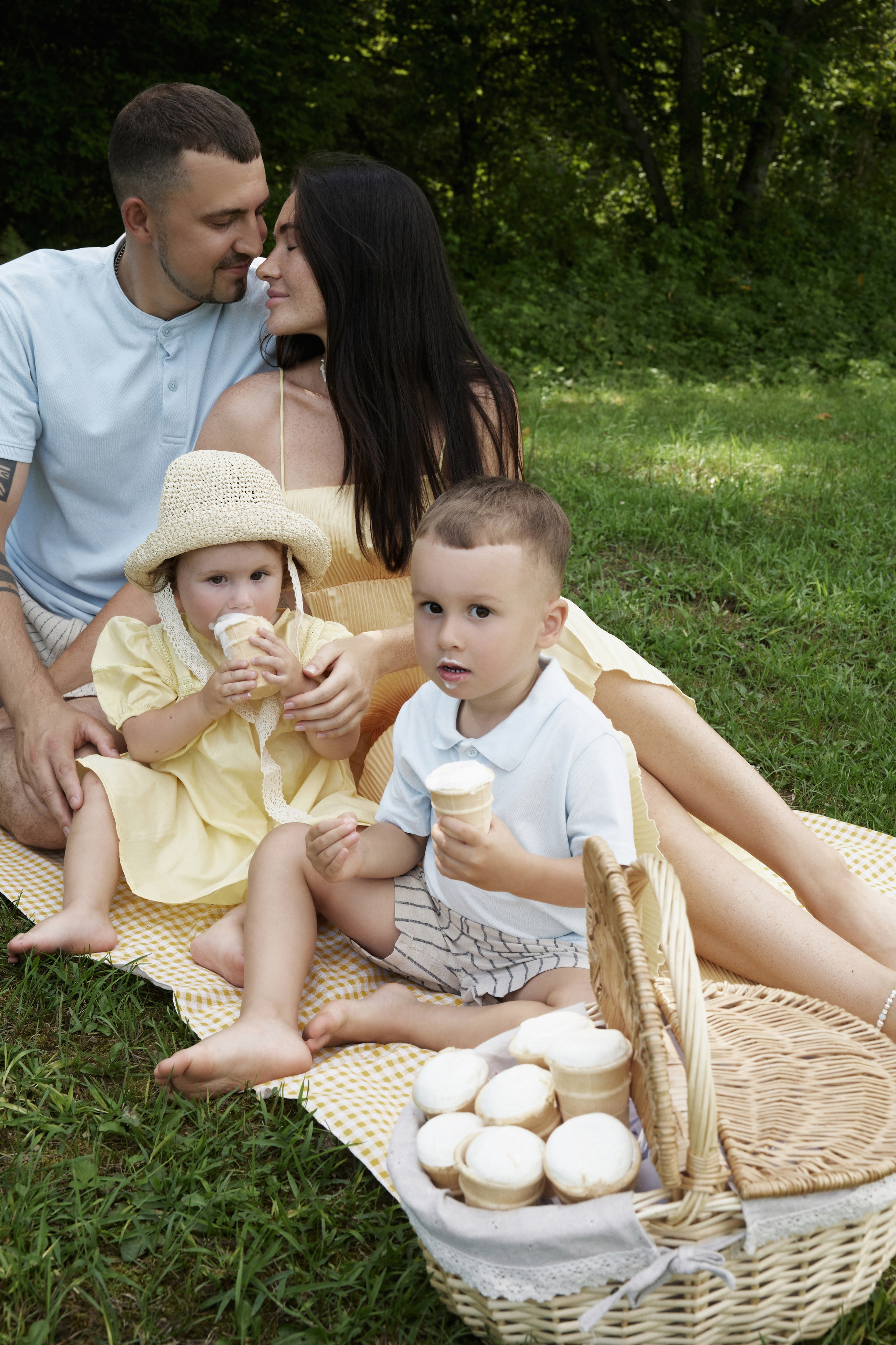 Семейная история с мороженным. Семейный фотограф и фотограф беременности во Владивостоке
