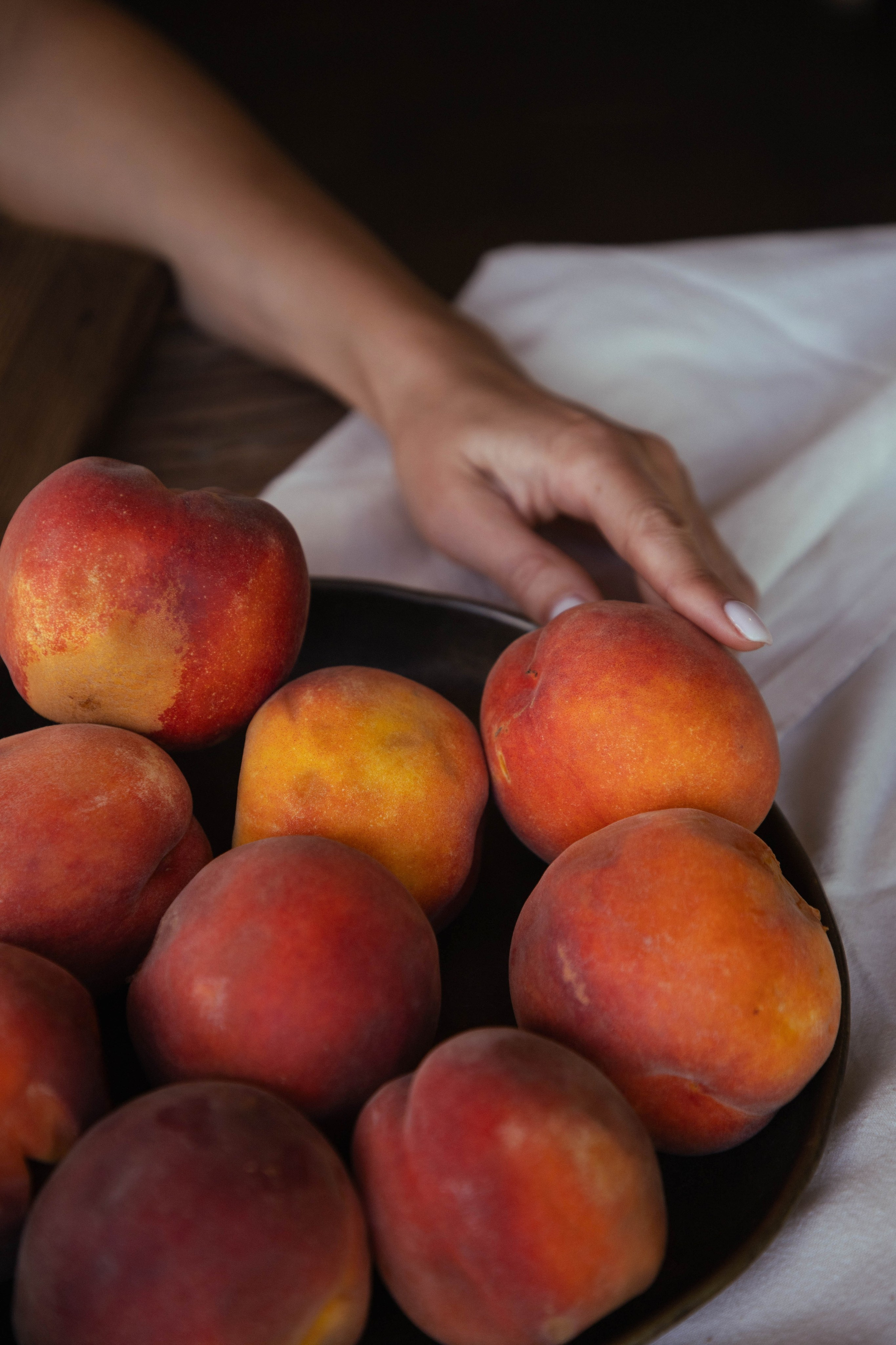 Девушка с персиками. Фотограф Анастасия Тихонова