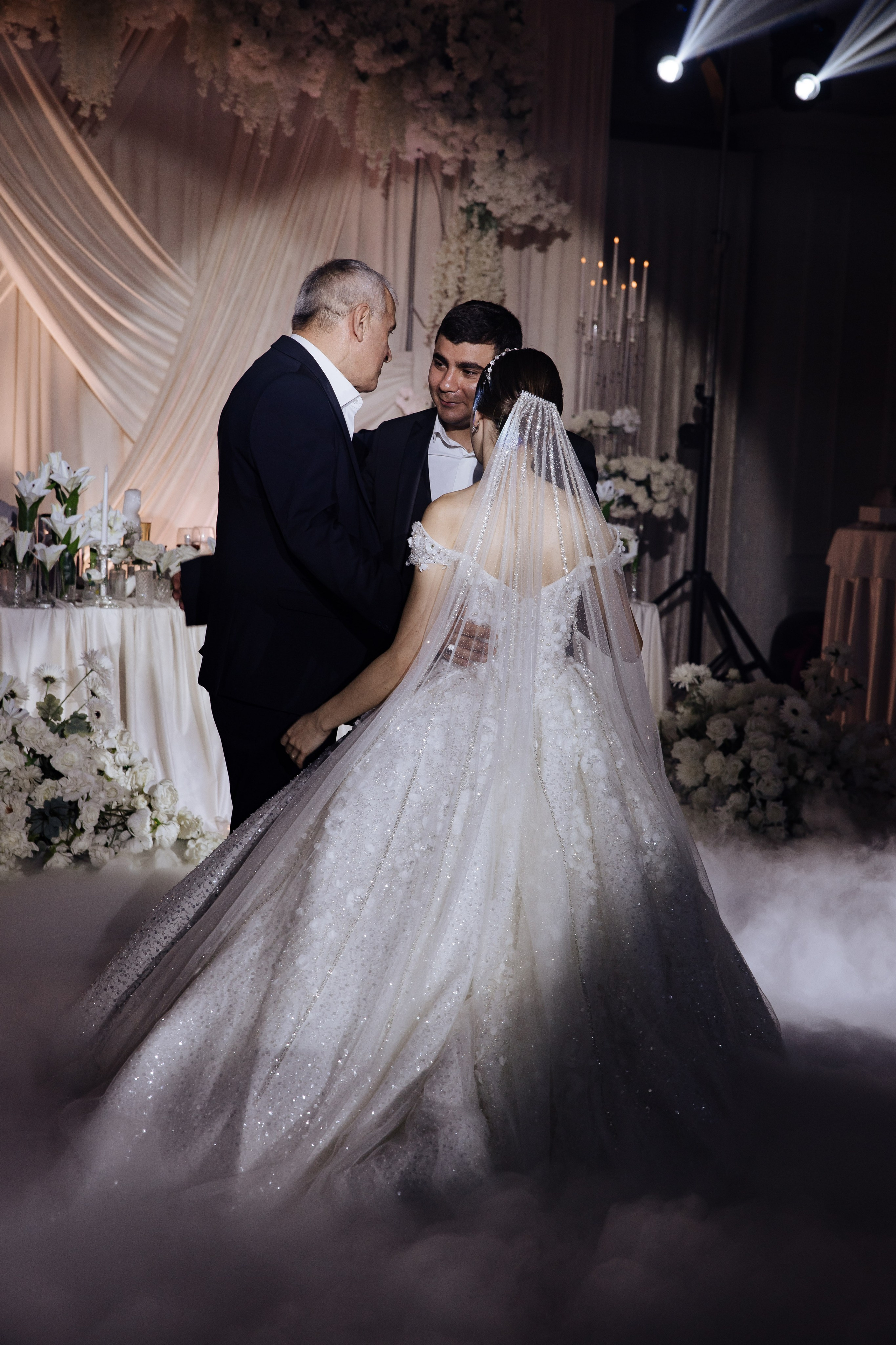 Свадебные съемки. Профессиональный фотограф и видеооператор