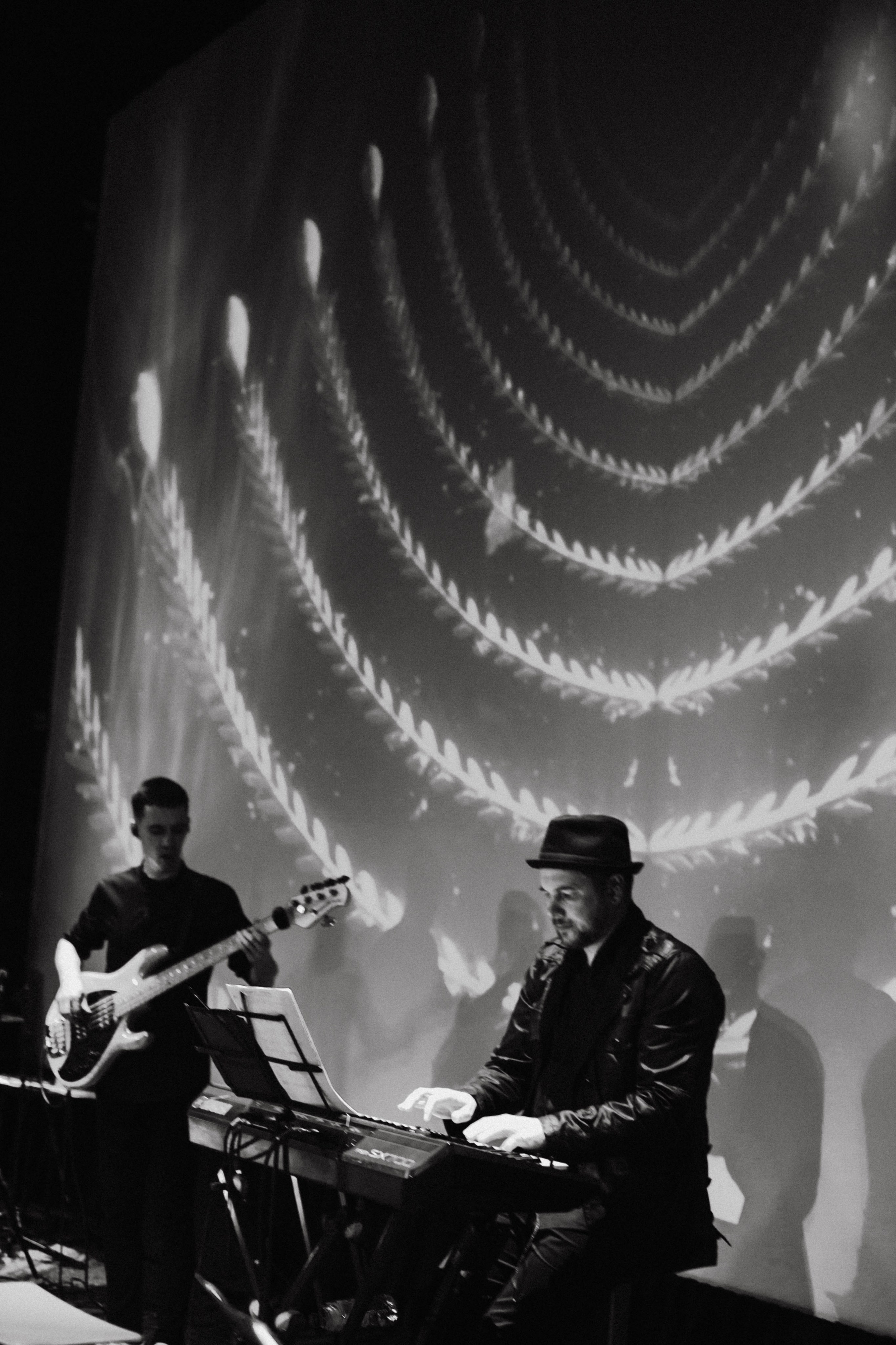 Рекорд. Герои нашего времени со струнным оркестром. Фотограф в Нижнем Новгороде