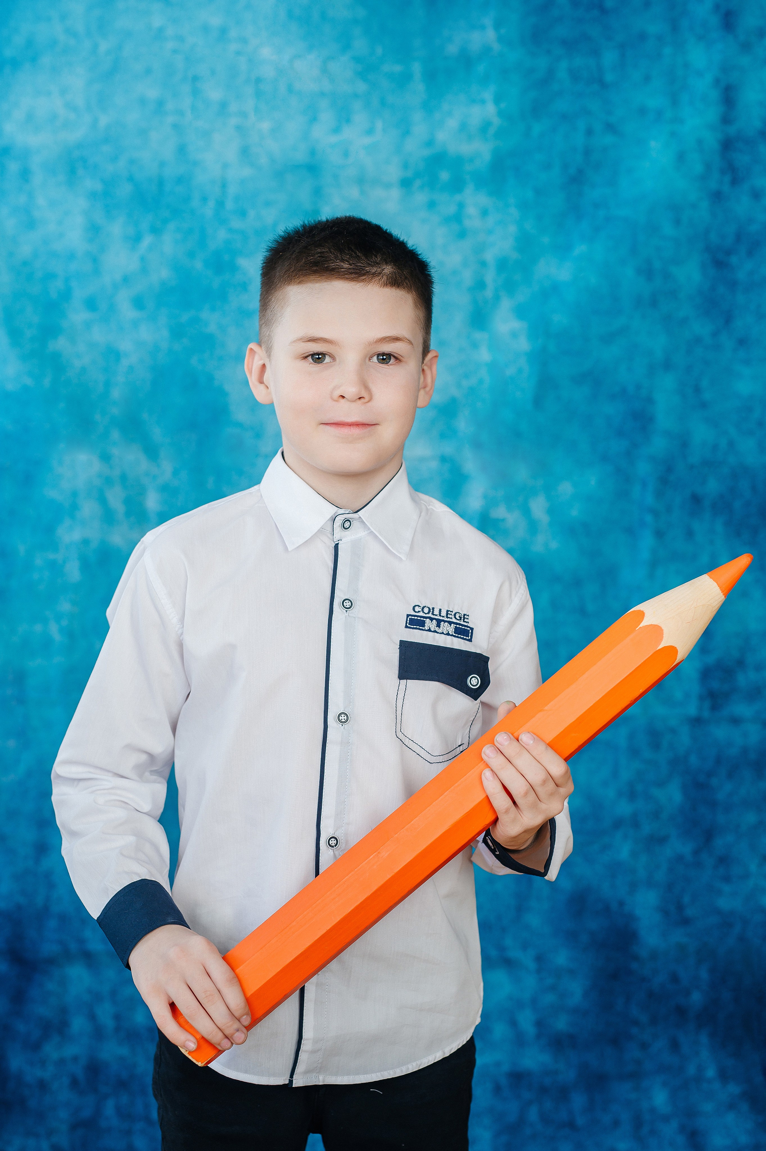 Портреты на голубом фоне. Семейный фотограф в Барнауле